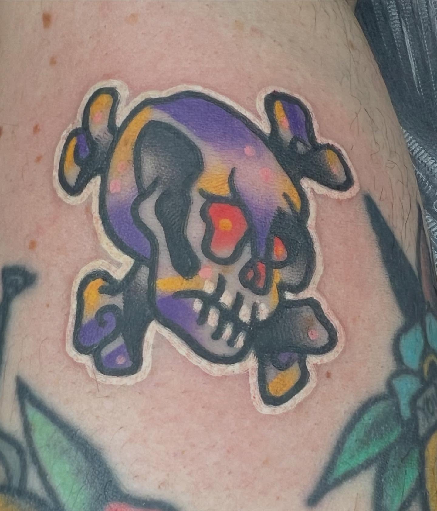 Skull American traditional tattoo on the thigh by Will Eagle