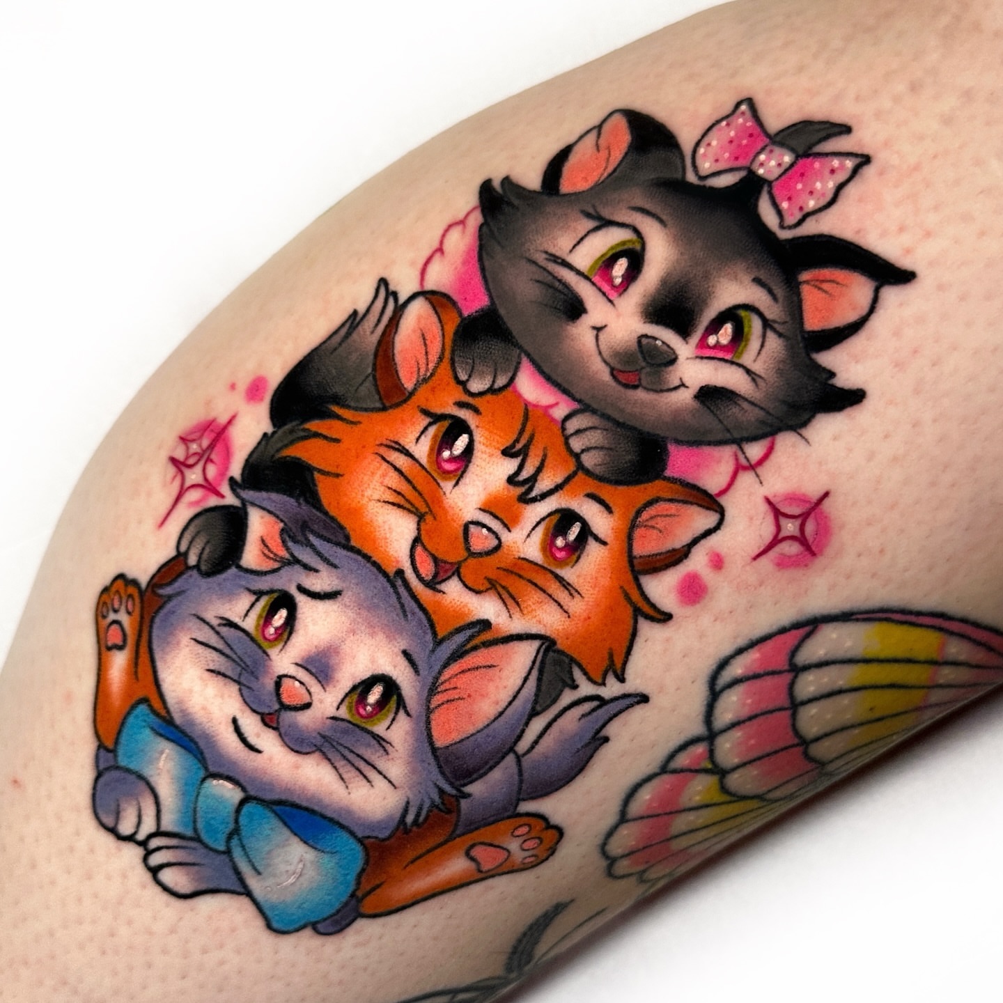 Three cats American traditional tattoo on the forearm by 𝐊𝐚𝐫𝐚 𝐍𝐨𝐞𝐥, Dallas, Texas