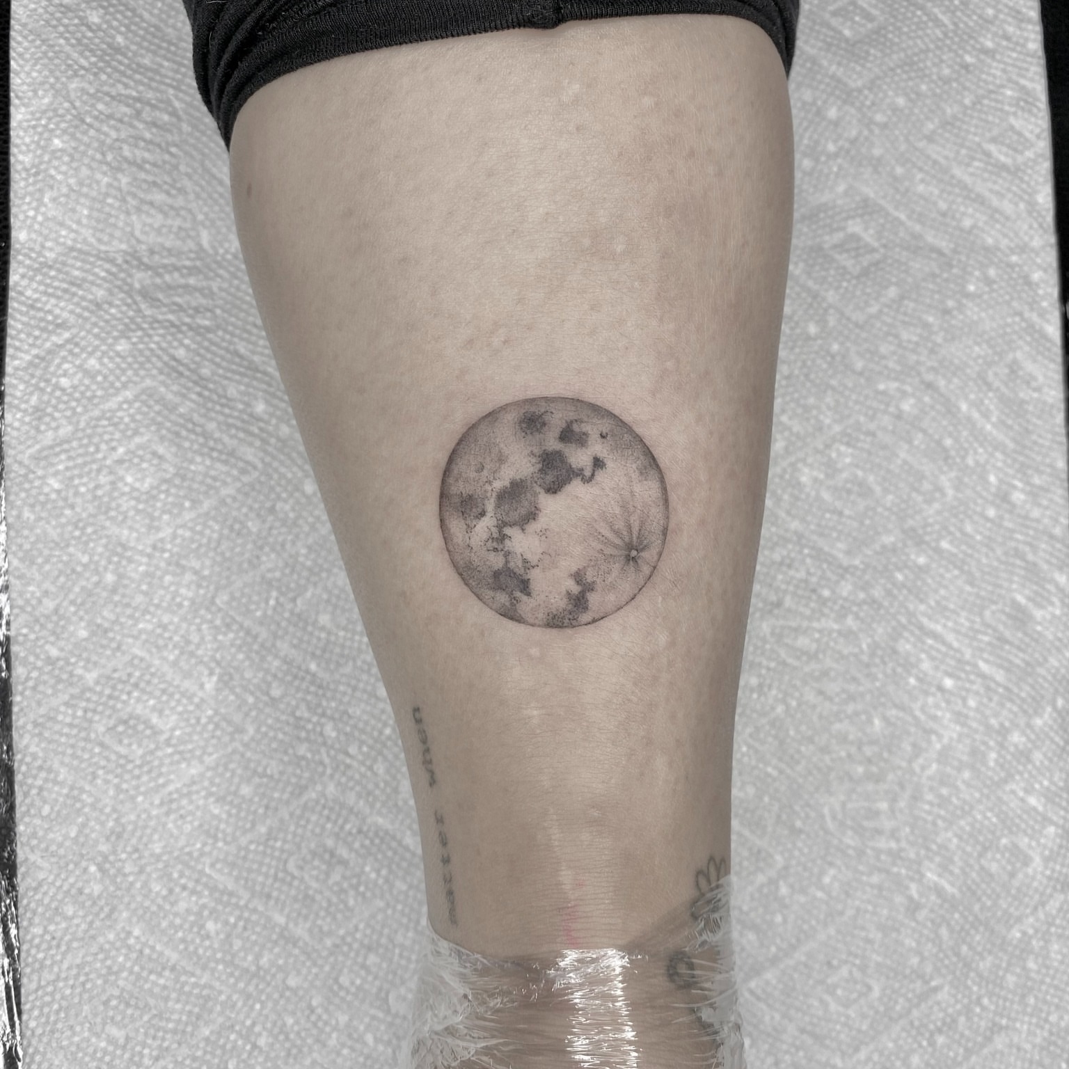 Tattoo by @ninnalopesart — black_and_grey