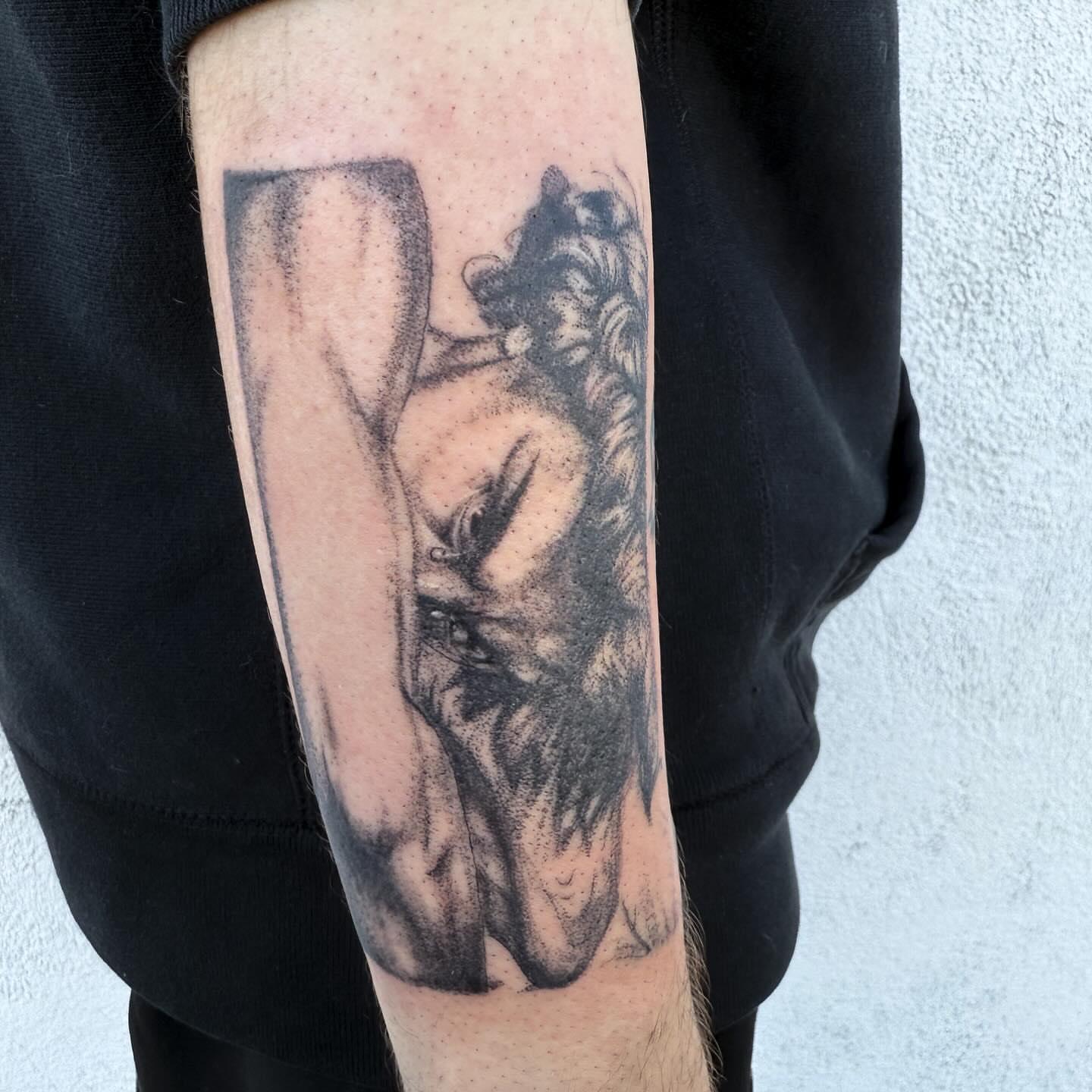 Tattoo by @petite.mortt β dotwork