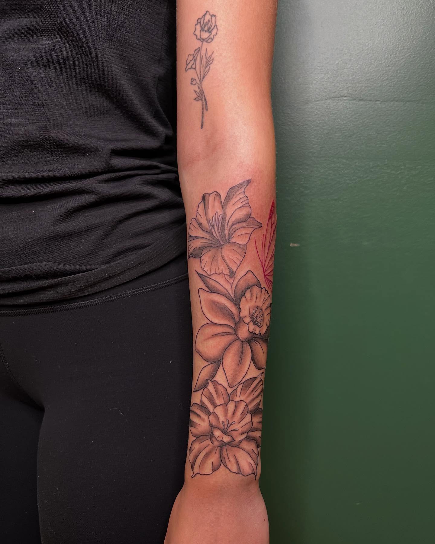 Floral arrangement fine line tattoo on the forearm by Rachel Riendeau π
