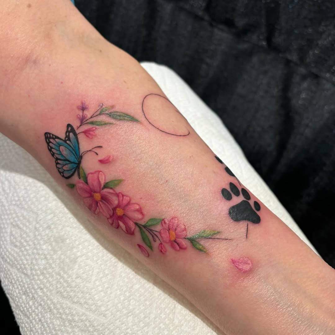 Tattoo by @jennyyyyflores โ fine_line, watercolor