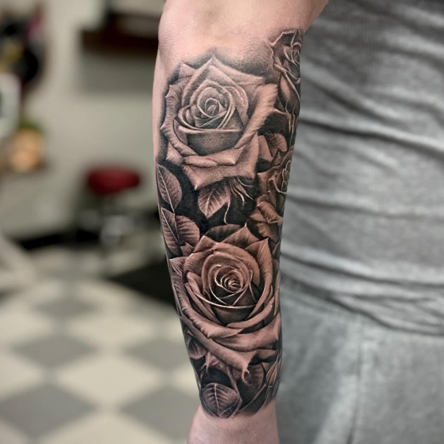 Roses realism tattoo on the forearm by ๐๐๐๐๐๐๐ ๐ฌ.๐ผ