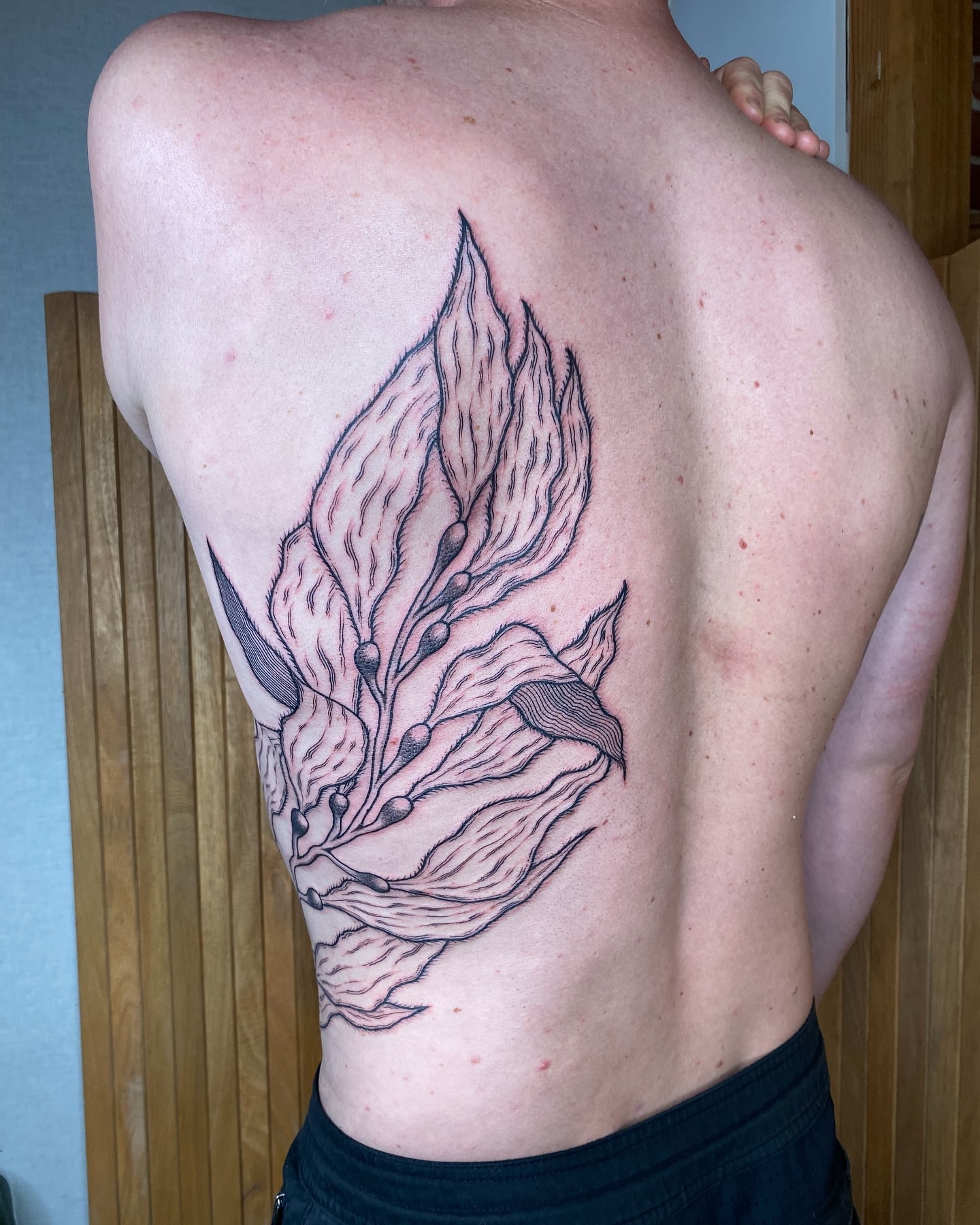 Seaweed black and grey tattoo on the back by Avery Kane
