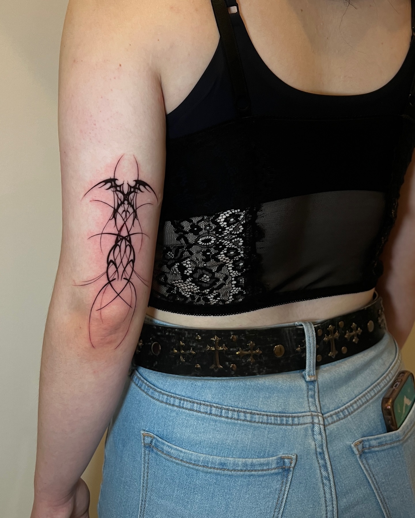 Abstract dragon blackwork tattoo on the forearm by G̵̨̗̗̈̅̓́͡ĕ̸̡̜̫̾̌̎̈͠ë̷̢̳̤̰̗͈̃͌͒̚͞