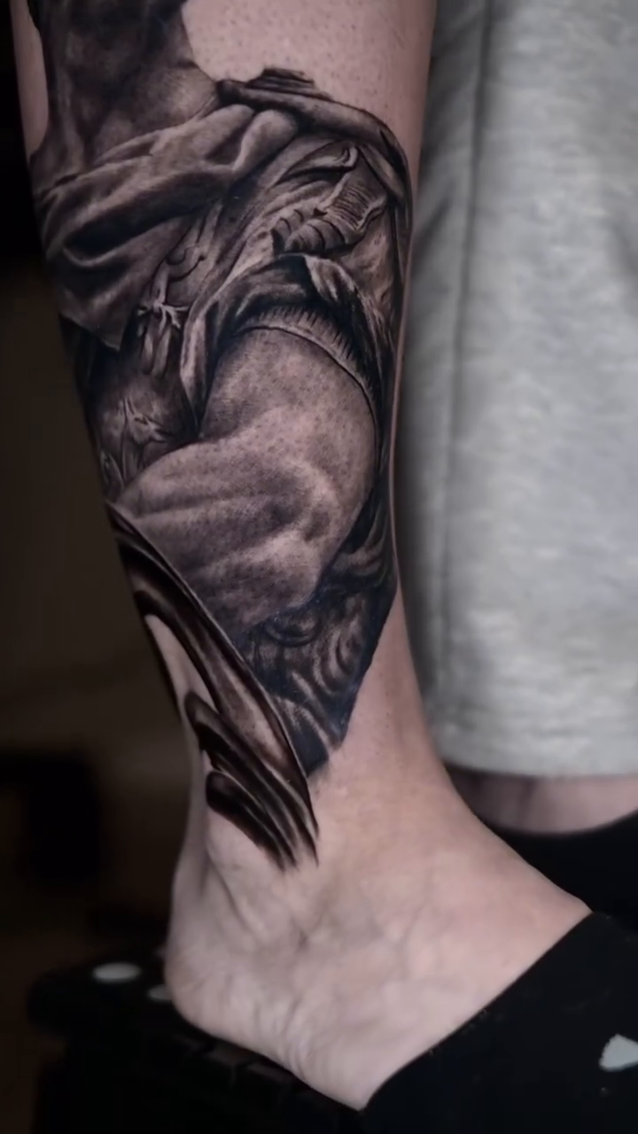 Bust of a Roman emperor realism tattoo by Gregorio Devera