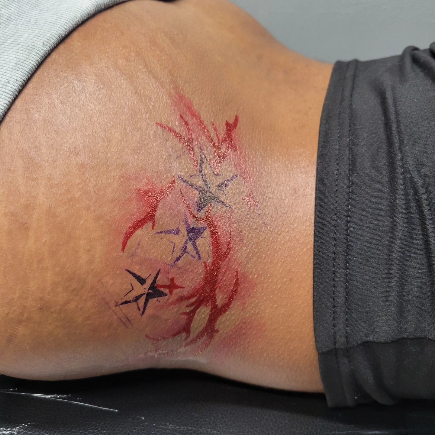 Stars and flames neo-traditional tattoo on the thigh by LolaCat🐉