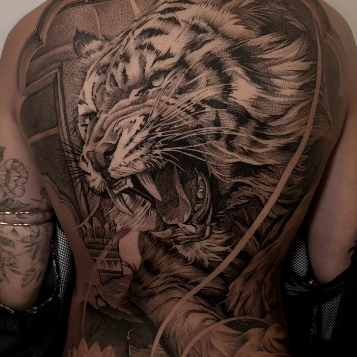 Tiger dotwork tattoo on the back by Ana Fajardo