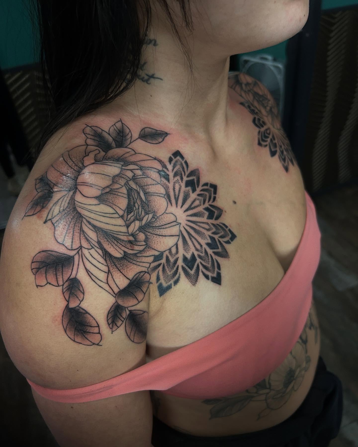 Floral bouquet black and grey tattoo on the shoulder by Katarina Gorchov Negrón