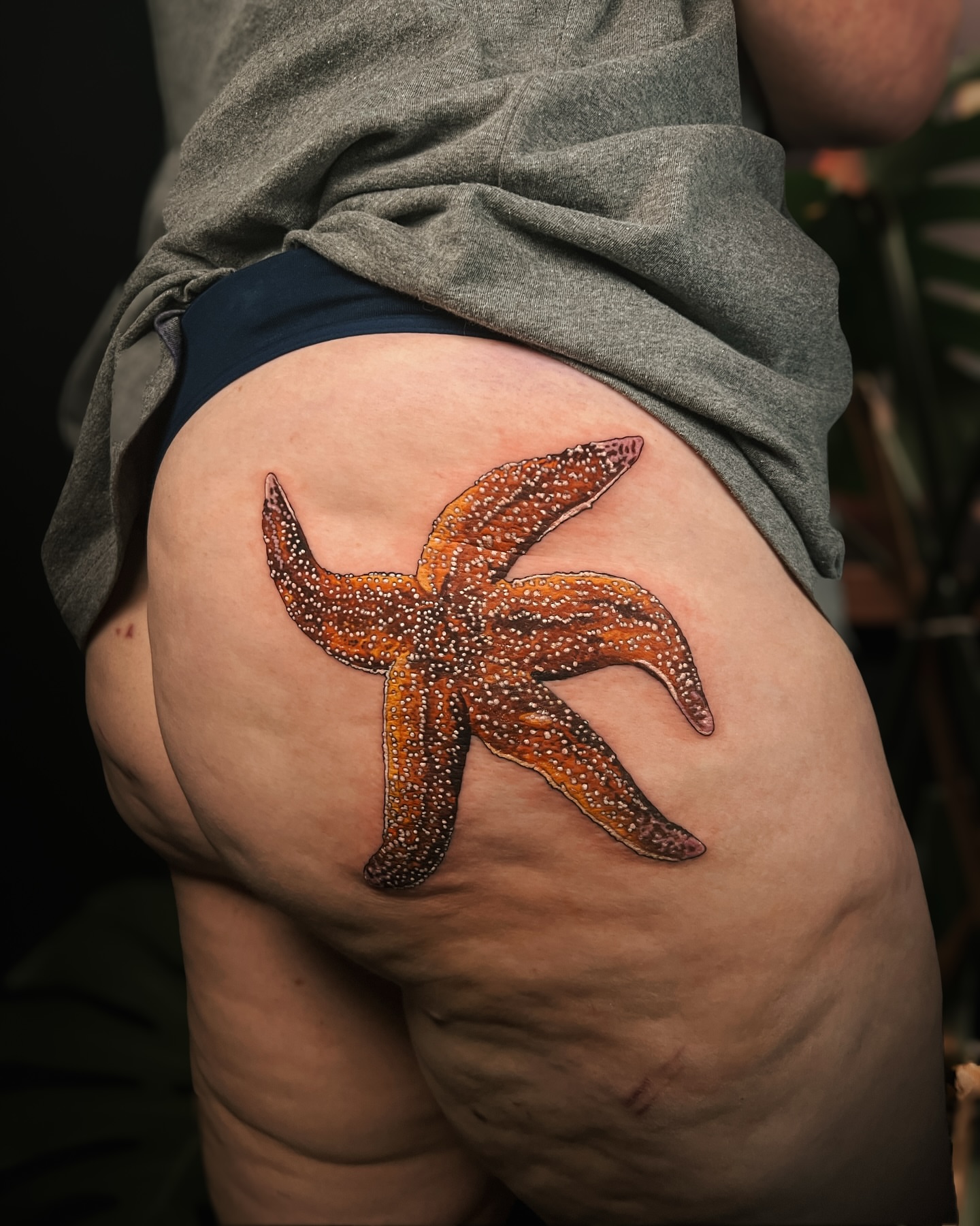 Starfish dotwork tattoo on the thigh by 𝖃𝖆𝖓𝖉𝖗𝖎𝖆 ✦ ᴏʀᴇɢᴏɴ ᴛᴀᴛᴛᴏᴏ ᴀʀᴛɪꜱᴛ