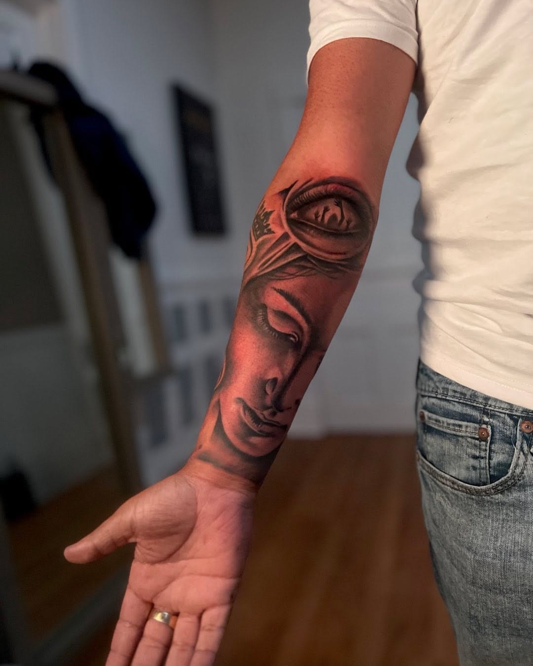 Tattoo by @greytatto_93 — realism