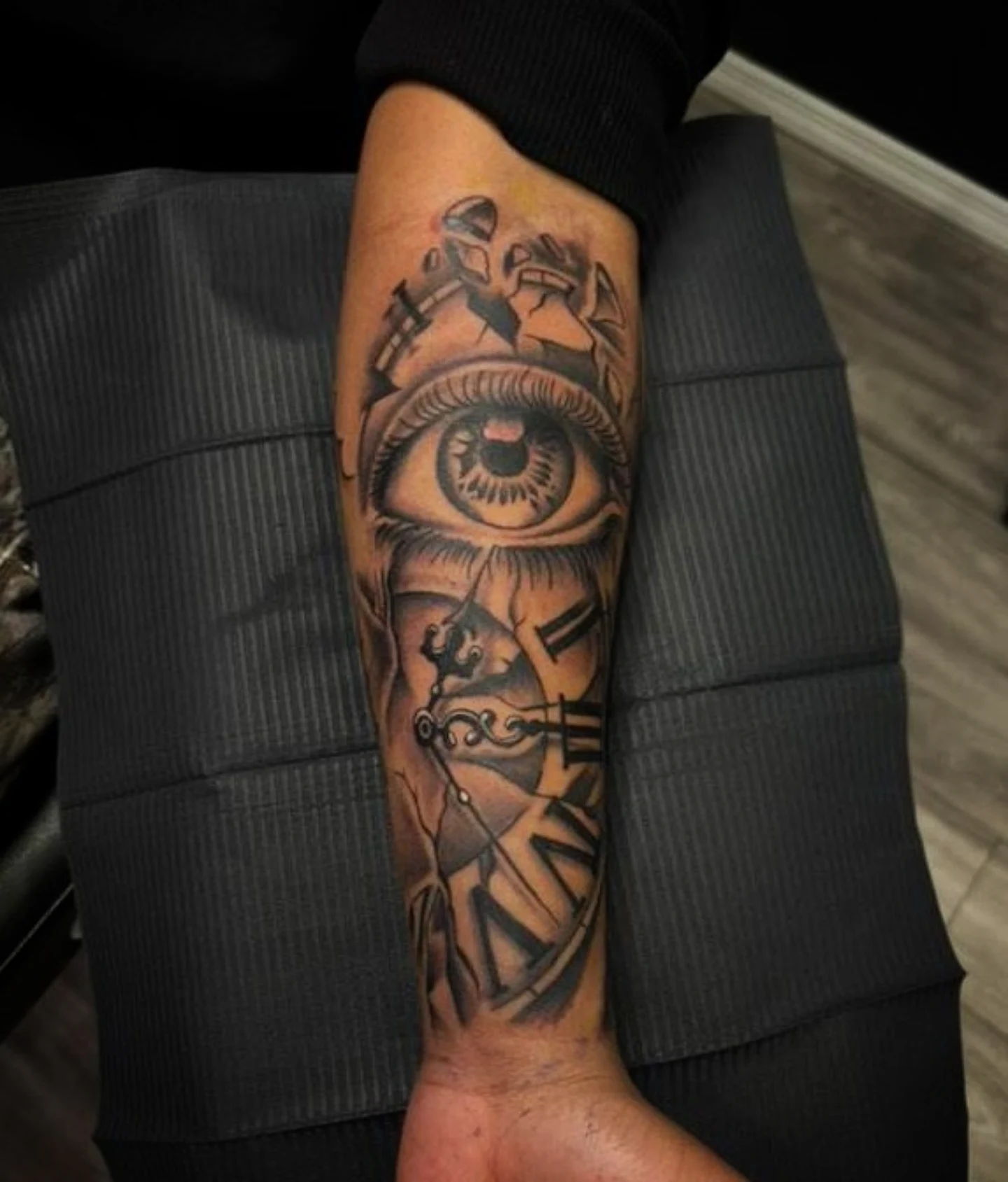 Tattoo by @daero_tattoo — black_and_grey, realism