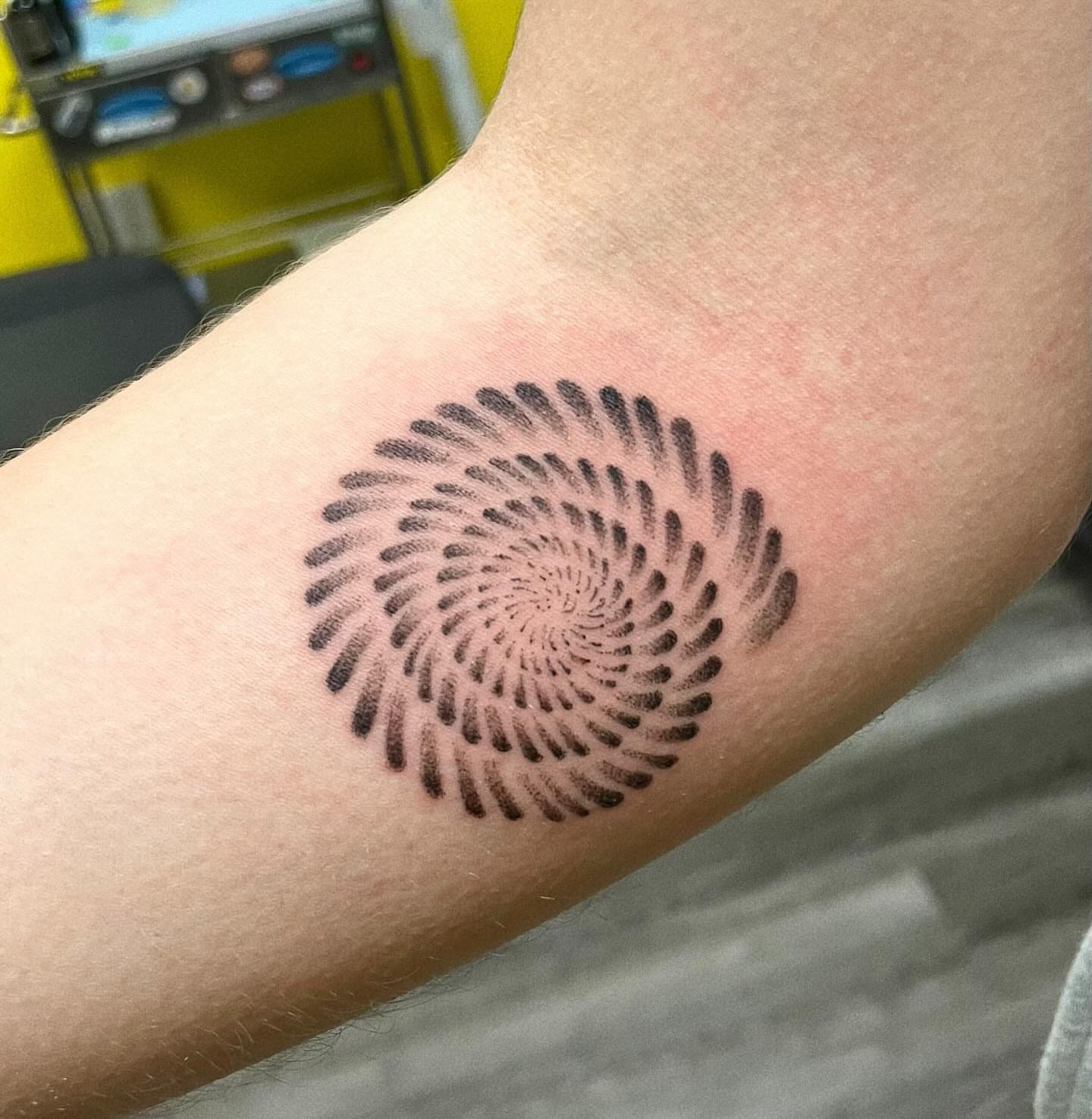 Tattoo by @ta2_echo โ dotwork