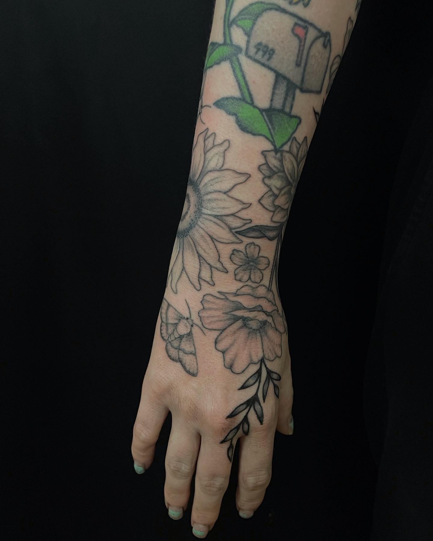 Tattoo by @hildurblom — black_and_grey