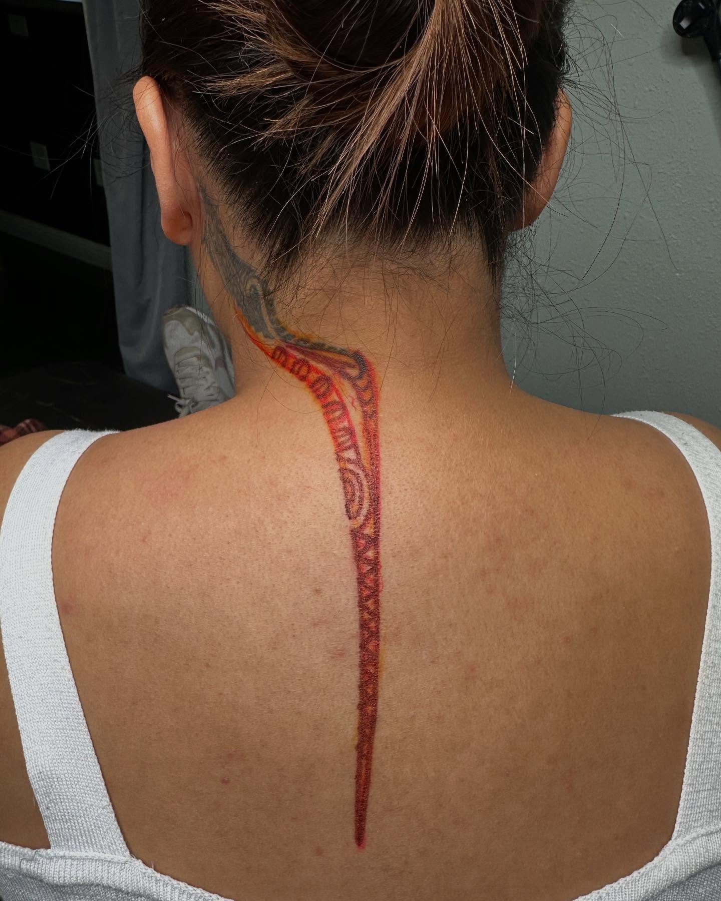 Spine tattoo dotwork tattoo on the back by Healoha “Lindelle” Kamanu