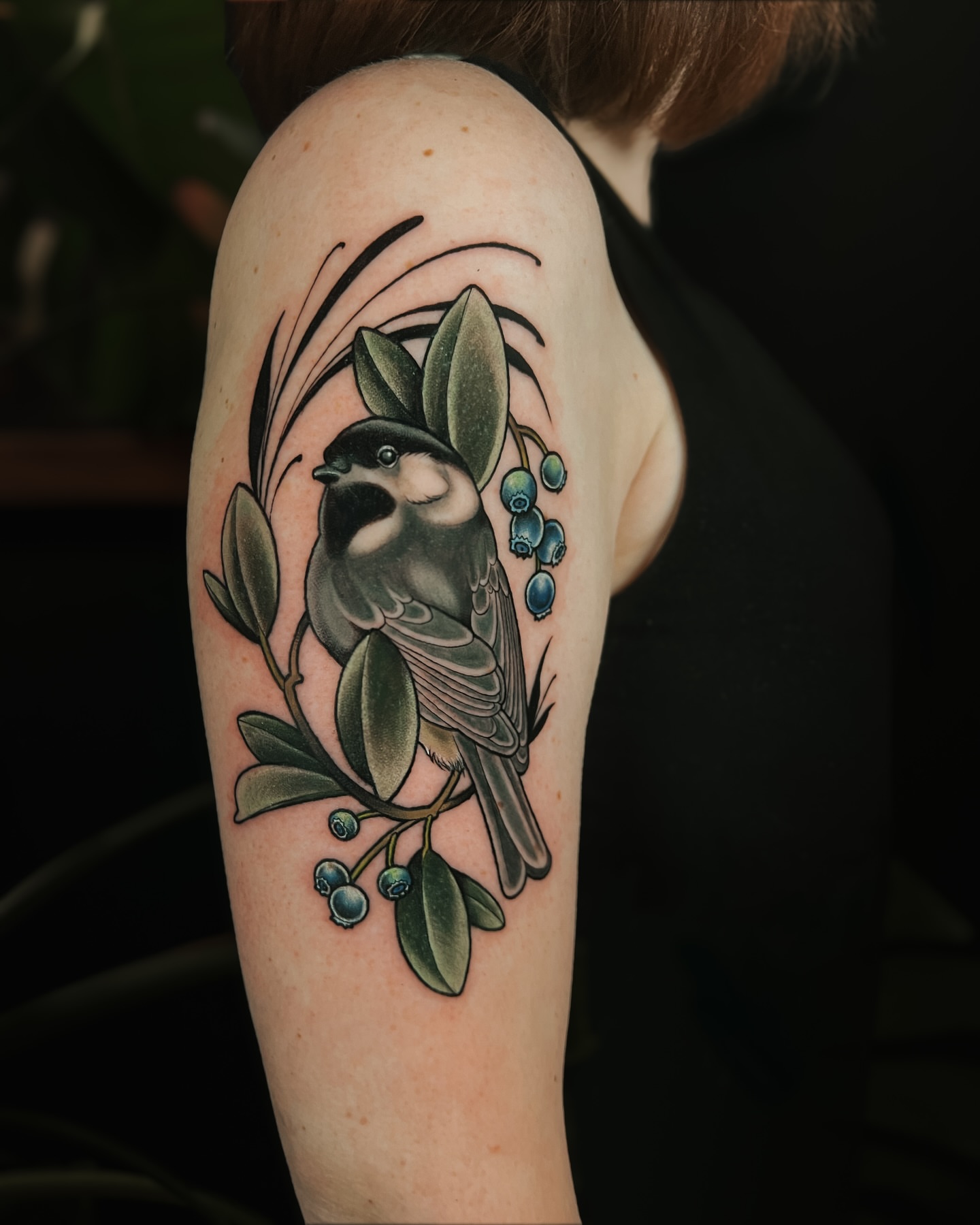 Bird and berries realism tattoo on the shoulder by 𝖃𝖆𝖓𝖉𝖗𝖎𝖆 ✦ ᴏʀᴇɢᴏɴ ᴛᴀᴛᴛᴏᴏ ᴀʀᴛɪꜱᴛ