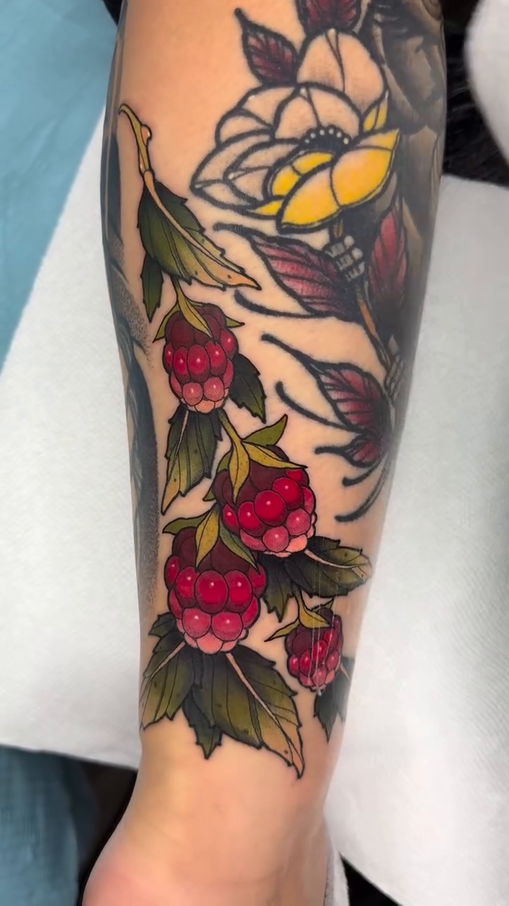 Flowers and a bird japanese irezumi tattoo by Luis Torres, Harrison, New Jersey