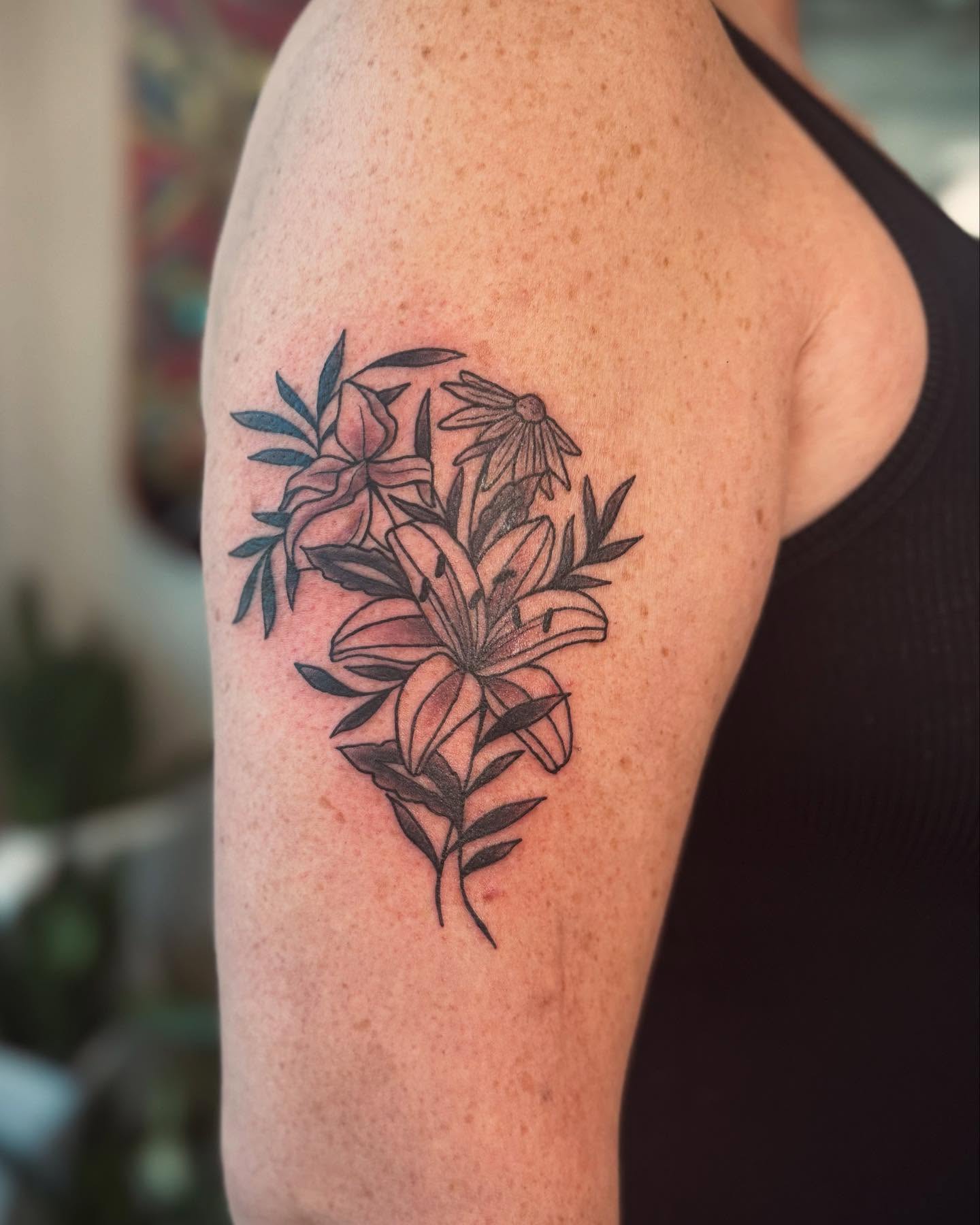 Tattoo by @astrearomerotattoos — black_and_grey