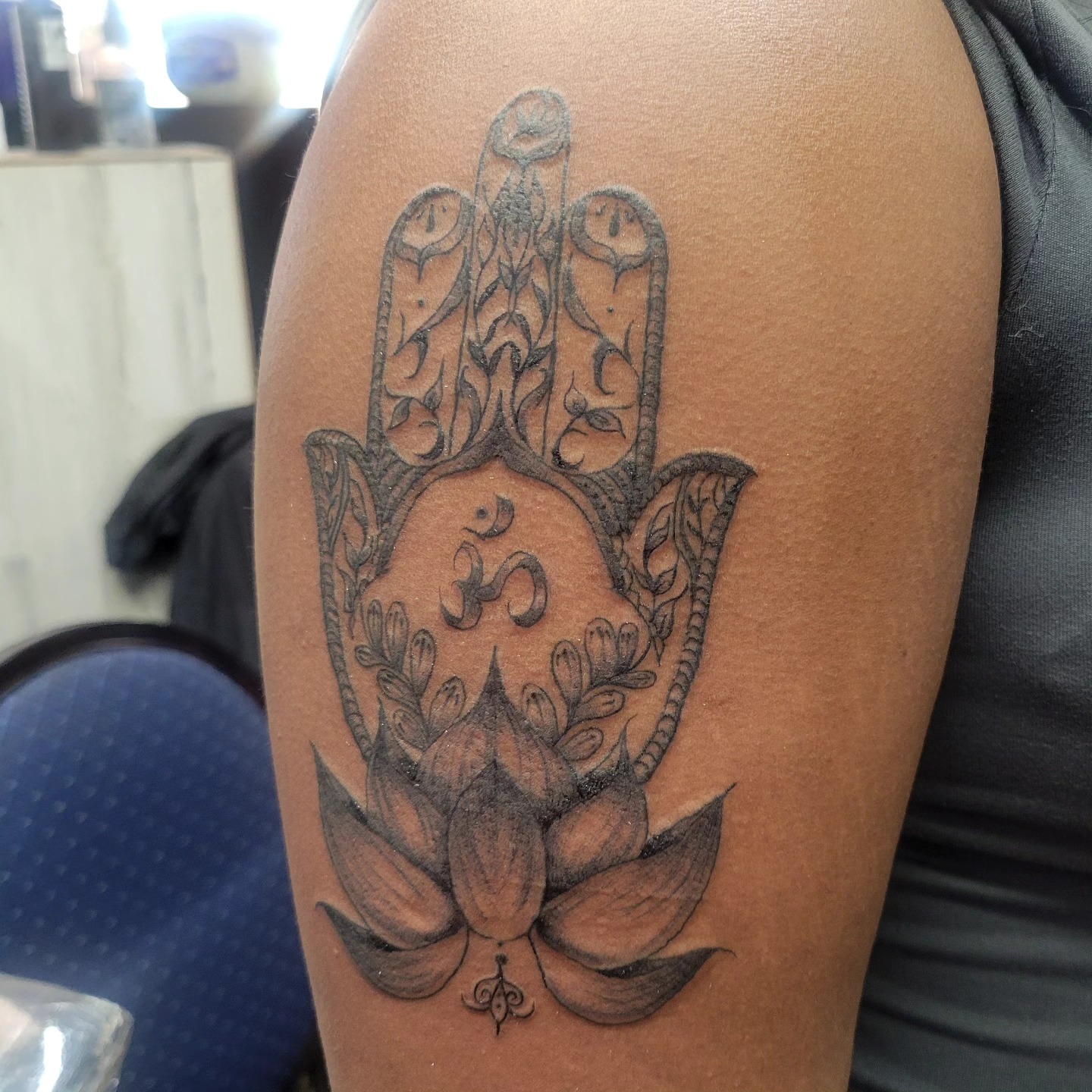 Hamsa hand ornamental tattoo on the upper arm by LolaCat🐉