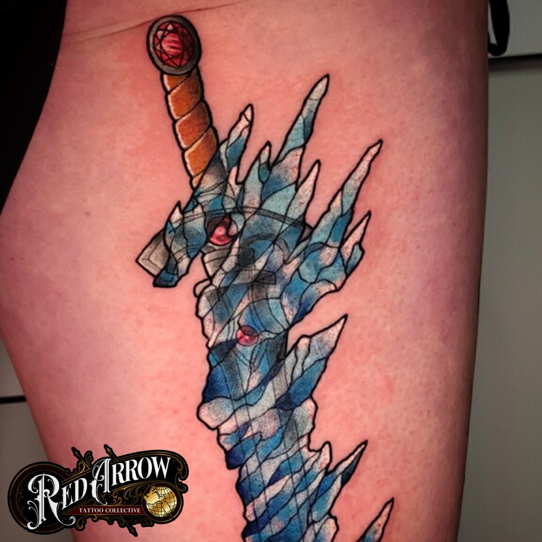 Sword geometric tattoo on the thigh by 𝕽𝖊𝖉 𝕬𝖗𝖗𝖔𝖜 𝕿𝖆𝖙𝖙𝖔𝖔 𝕮𝖔𝖑𝖑𝖊𝖈𝖙𝖎𝖛𝖊, Troy, Michigan