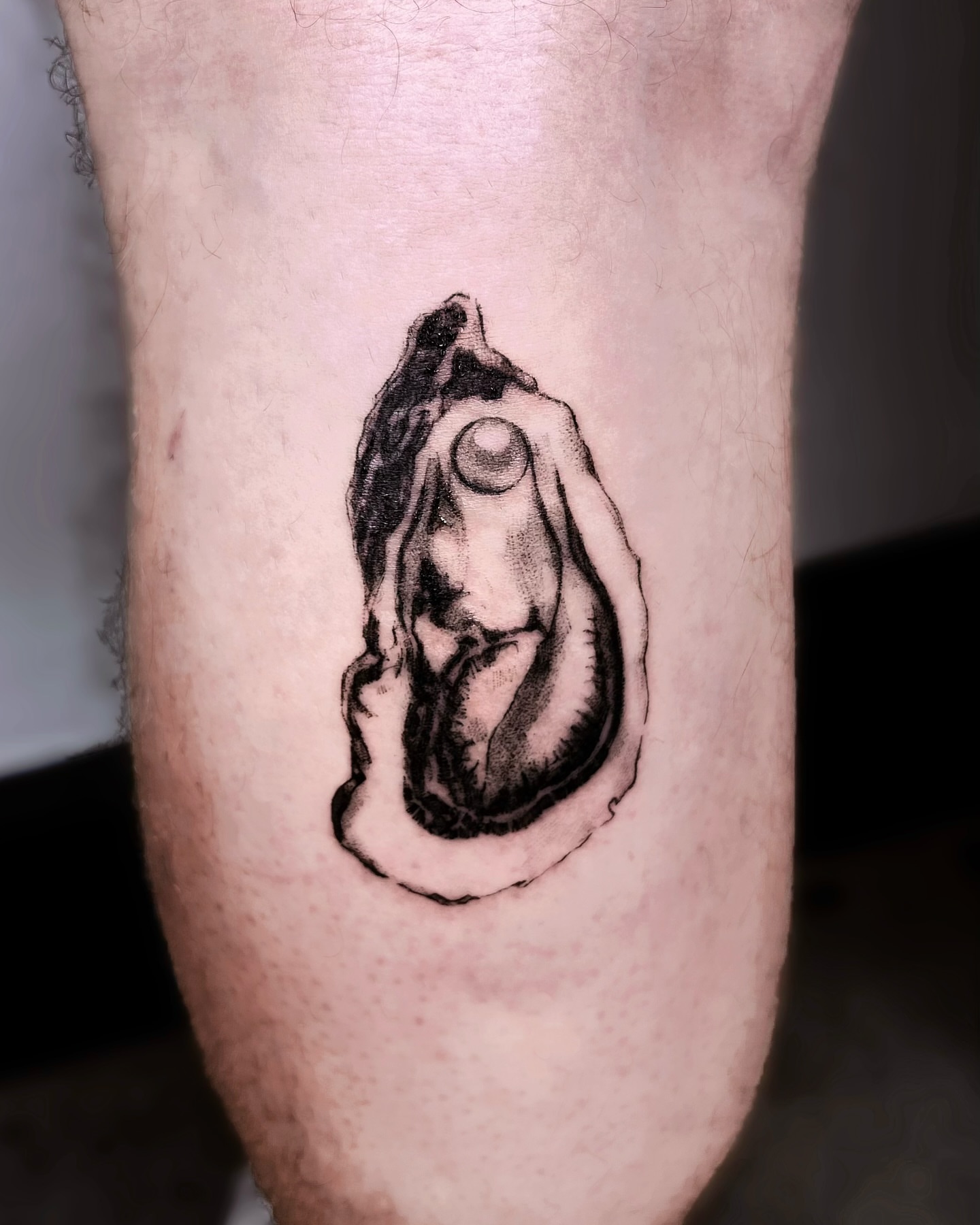 Oyster shell black and grey tattoo on the forearm by Vintage tattoo