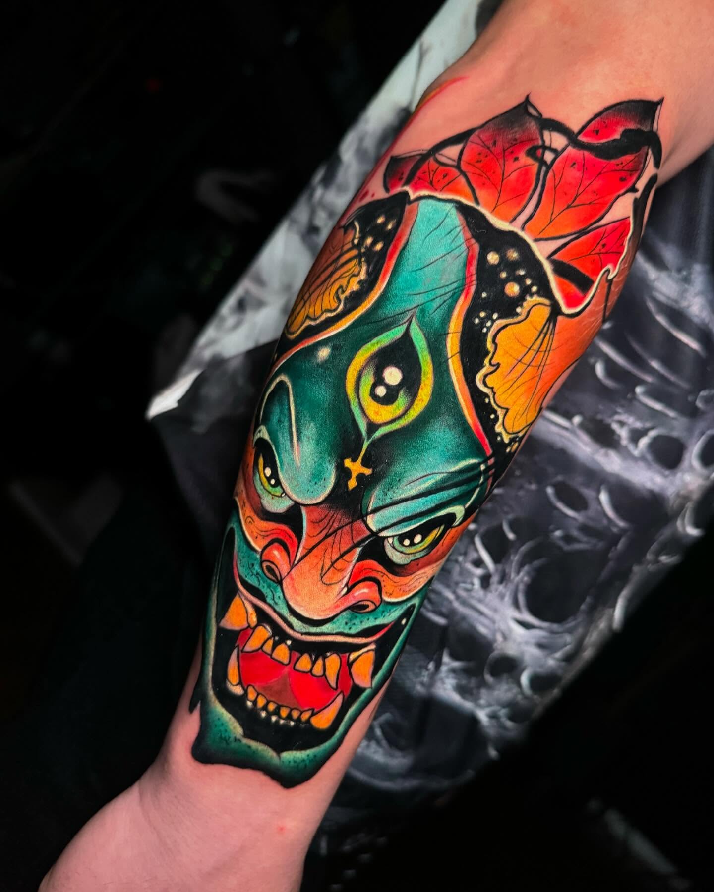 Tattoo by @suicidaink.tattoo โ dotwork, japanese_irezumi