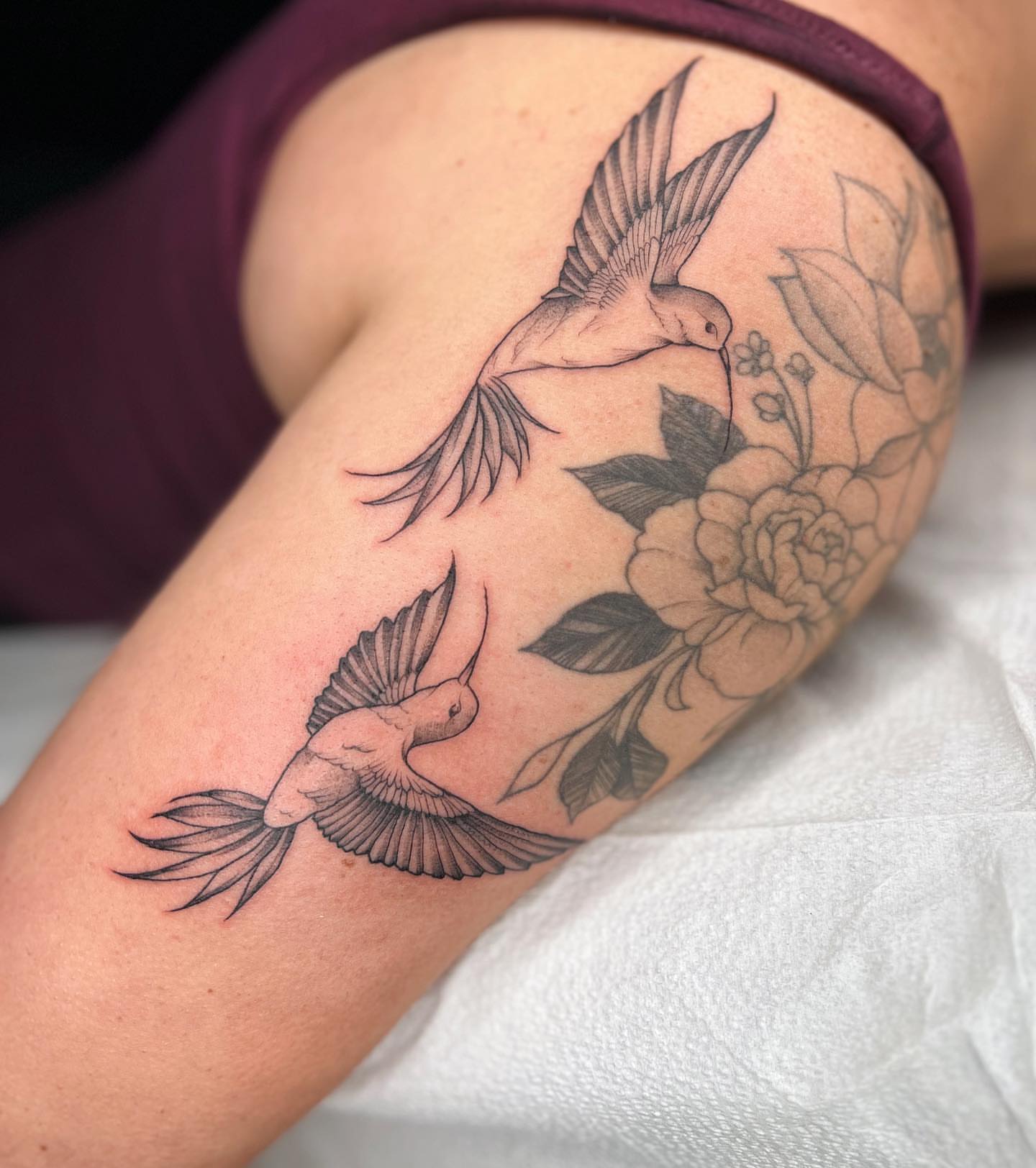 Birds and flowers black and grey tattoo on the upper arm by 𝔐𝔦𝔠𝔥𝔢𝔩𝔩𝔢 ℭ𝔥𝔞𝔪𝔢𝔯𝔩𝔦𝔨