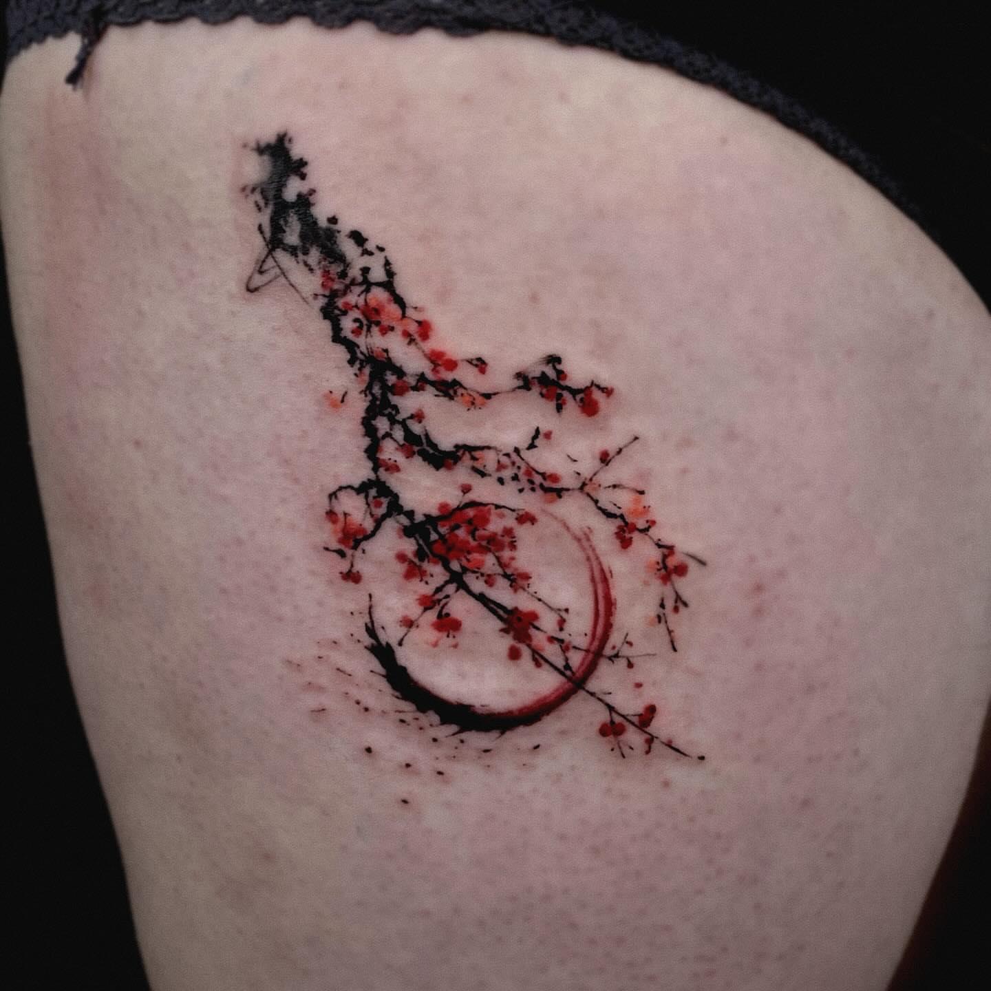 Tattoo by @dyun_tat2 — dotwork