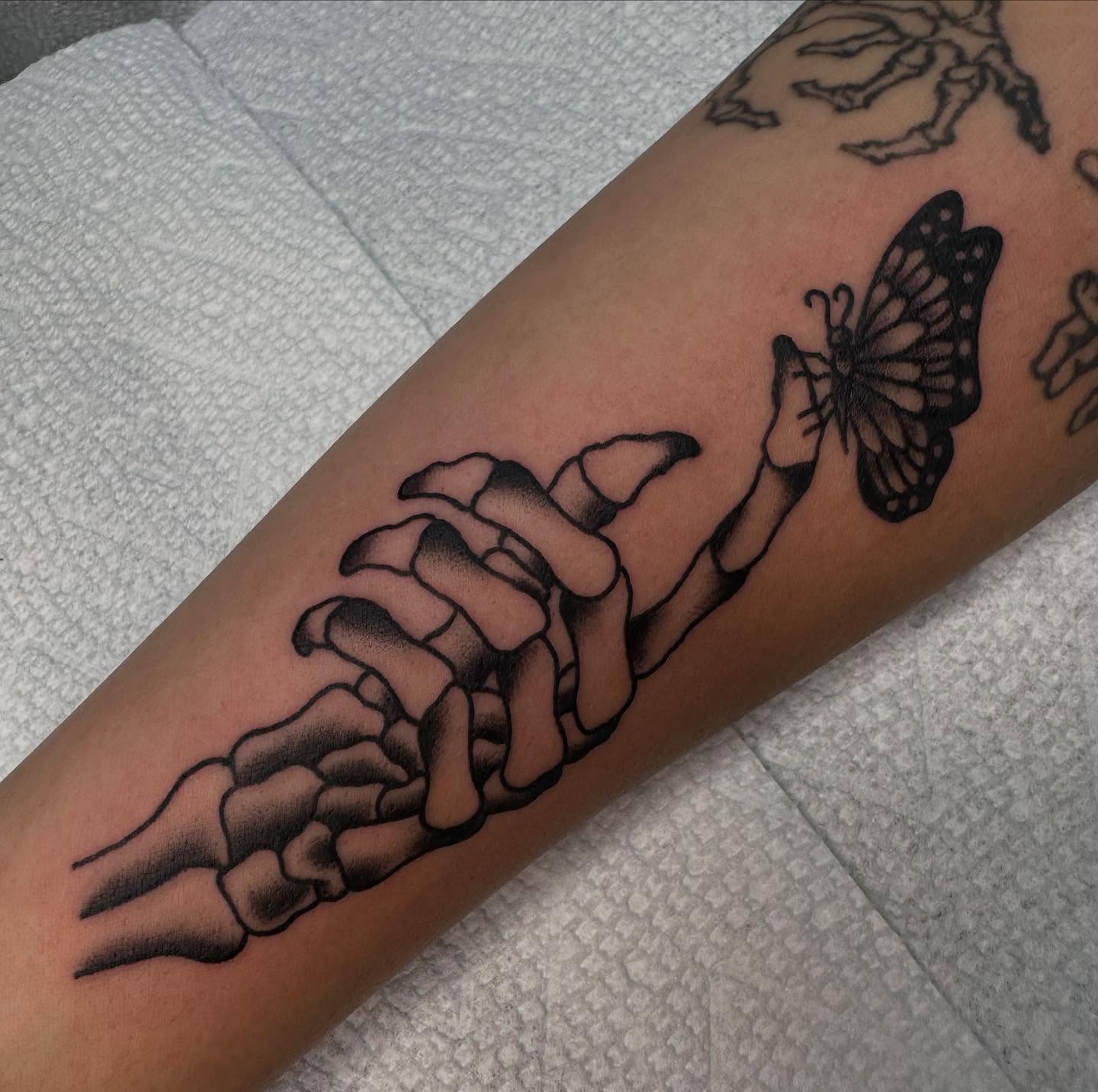 Tattoo by @jafeel_tattoos — black_and_grey