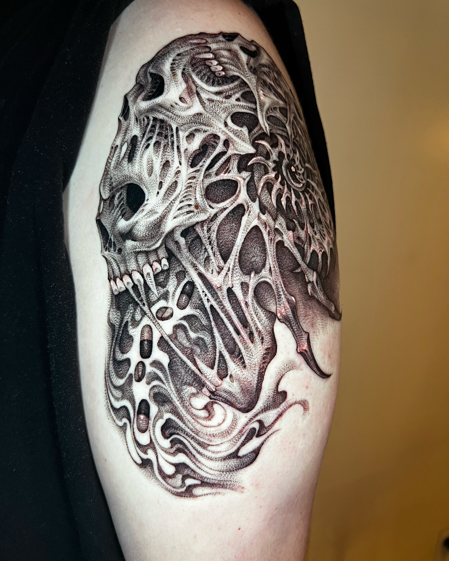 Biomechanical skull geometric tattoo on the upper arm by ๐ค ๐๐๐๐๐๐ ๐ค