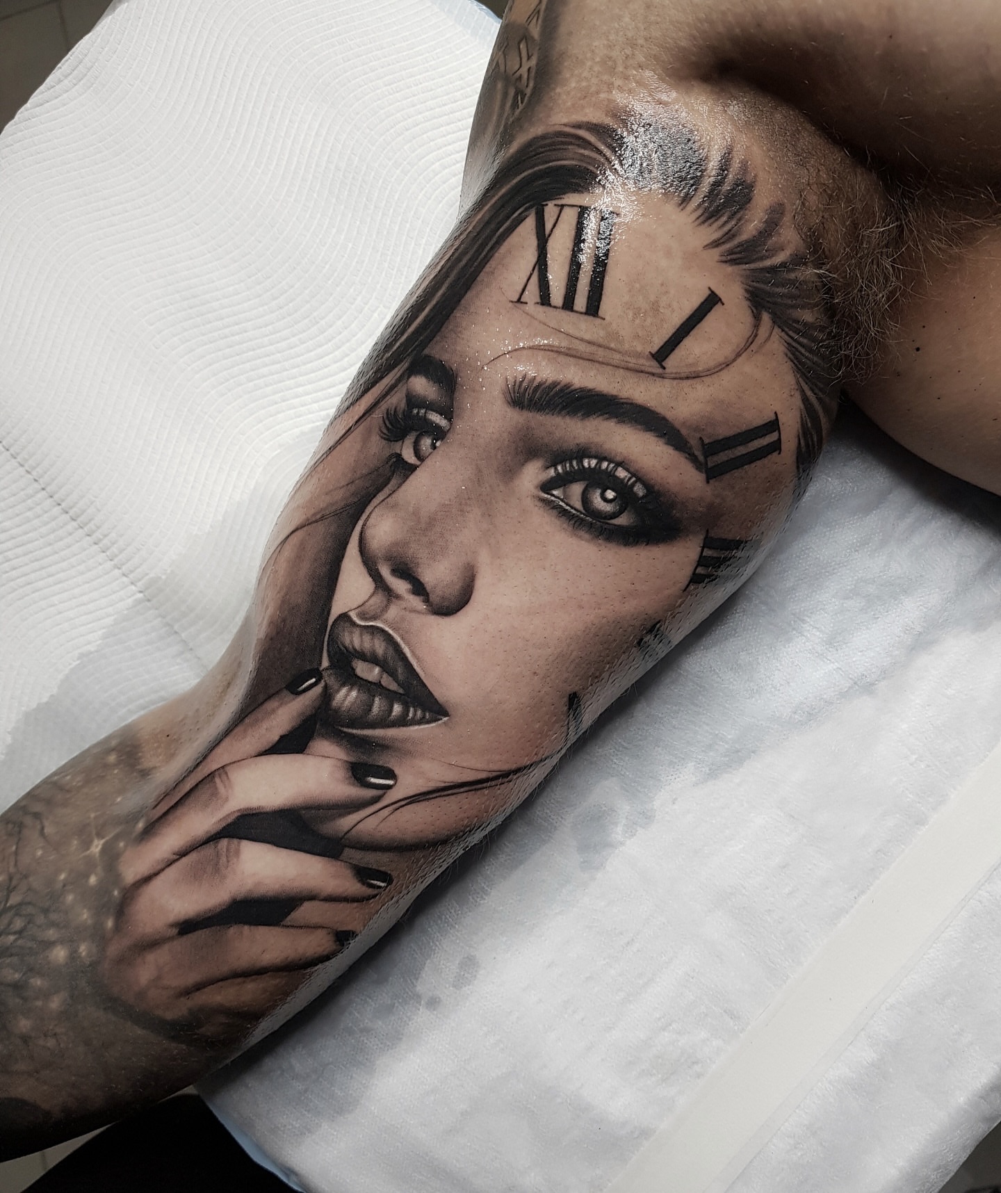 Woman's face realism tattoo on the forearm by 𝒲𝒾𝓃𝑜𝓃𝒶