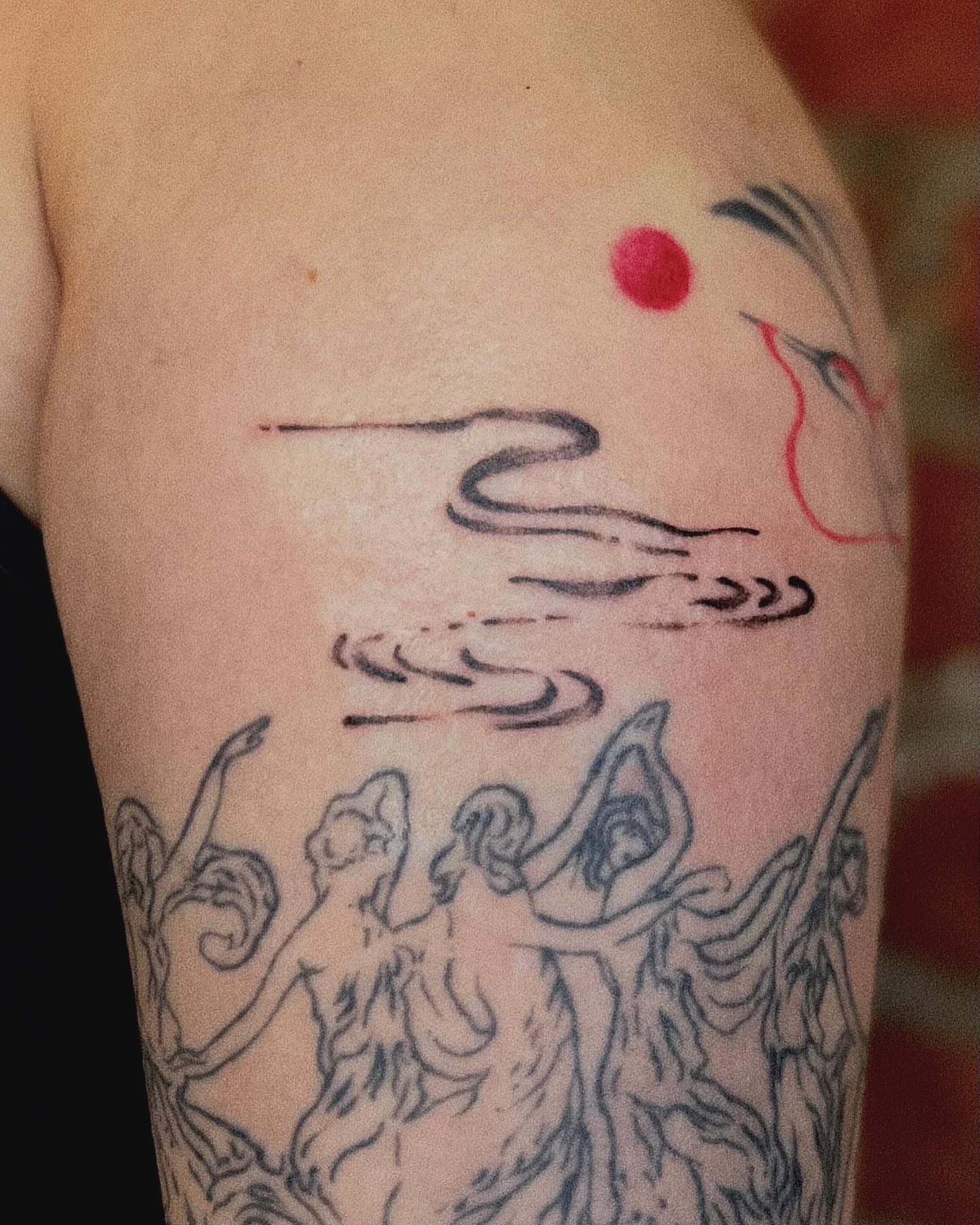 Dancing figures black and grey tattoo on the upper arm by San Kang