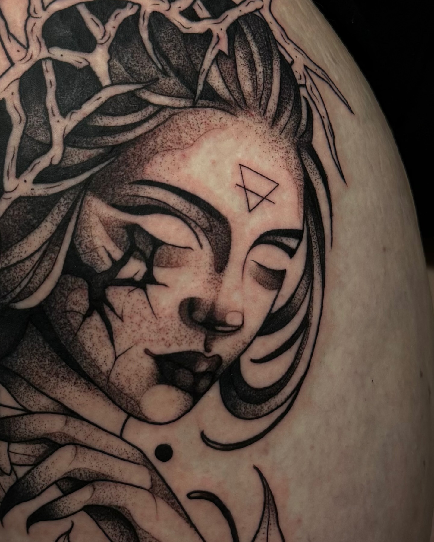 Woman's face dotwork tattoo on the shoulder by Lauren Peltz