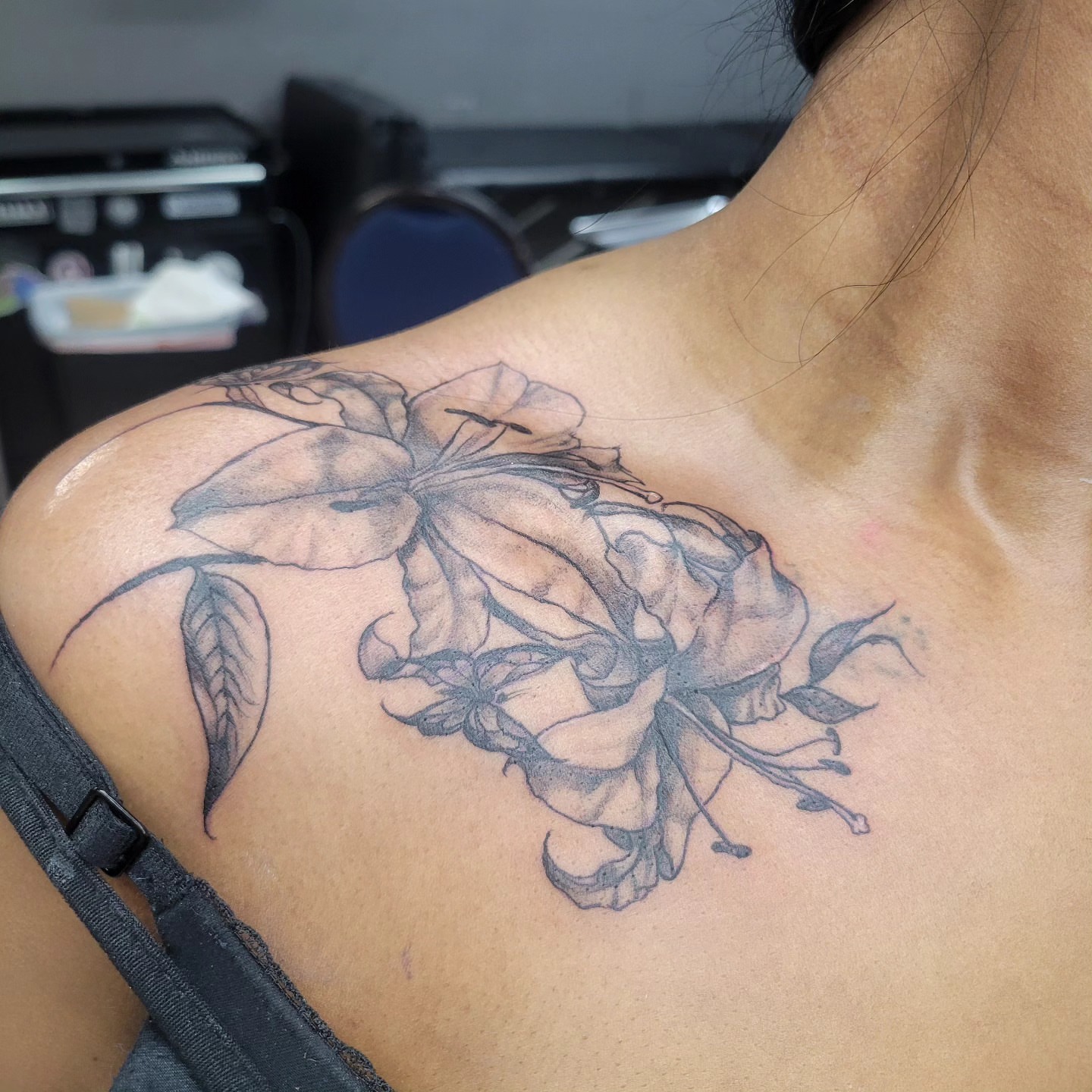 Flower bouquet black and grey tattoo on the shoulder by LolaCat🐉