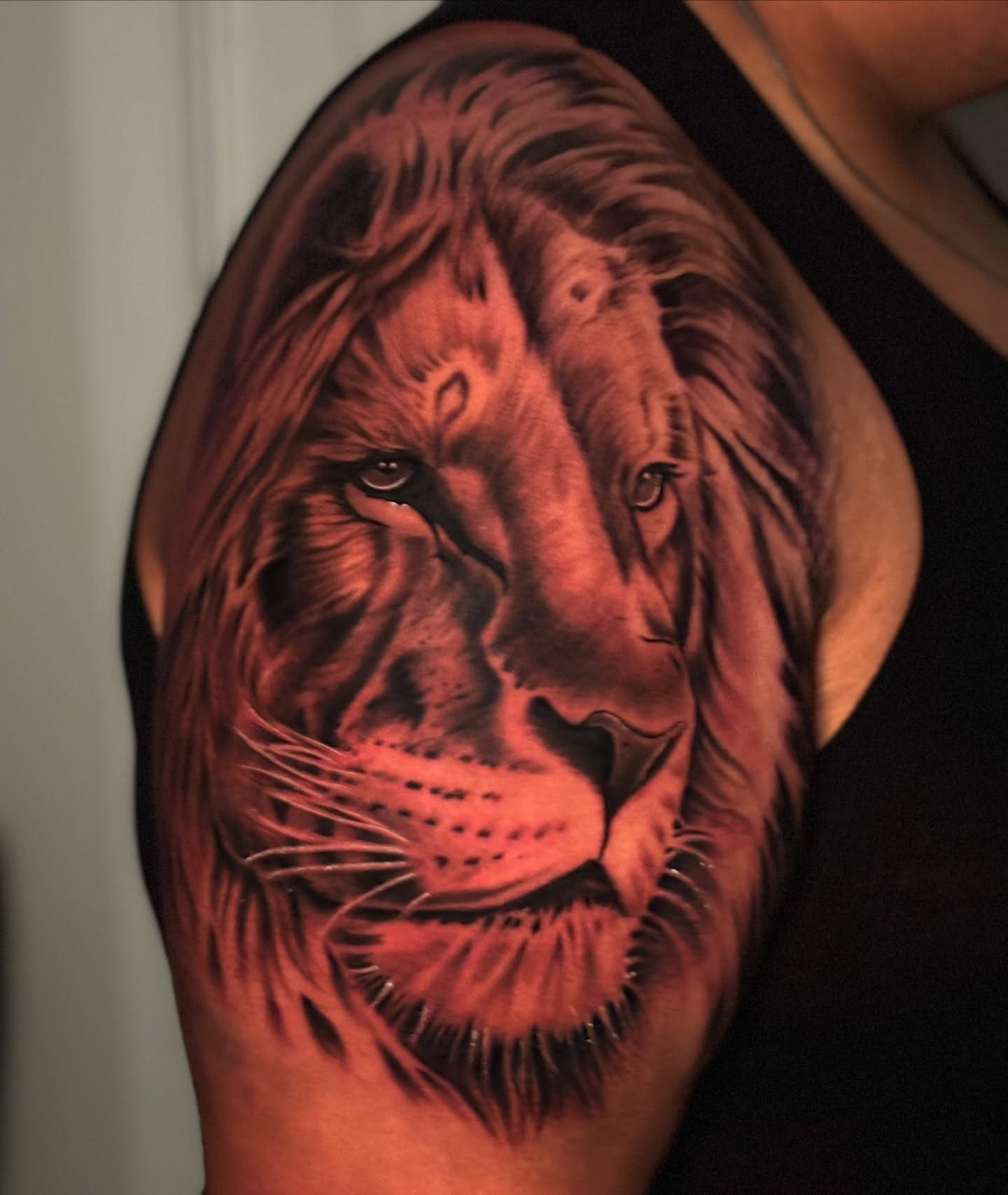 Lion realism tattoo on the shoulder by Eric Garcia