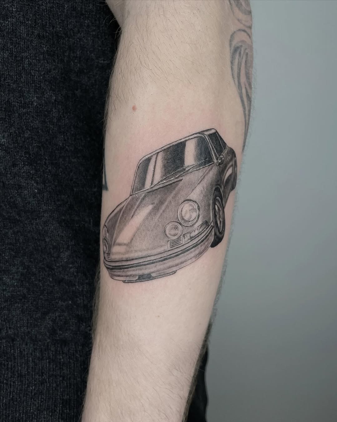 Classic car realism tattoo on the forearm by Jesus A.