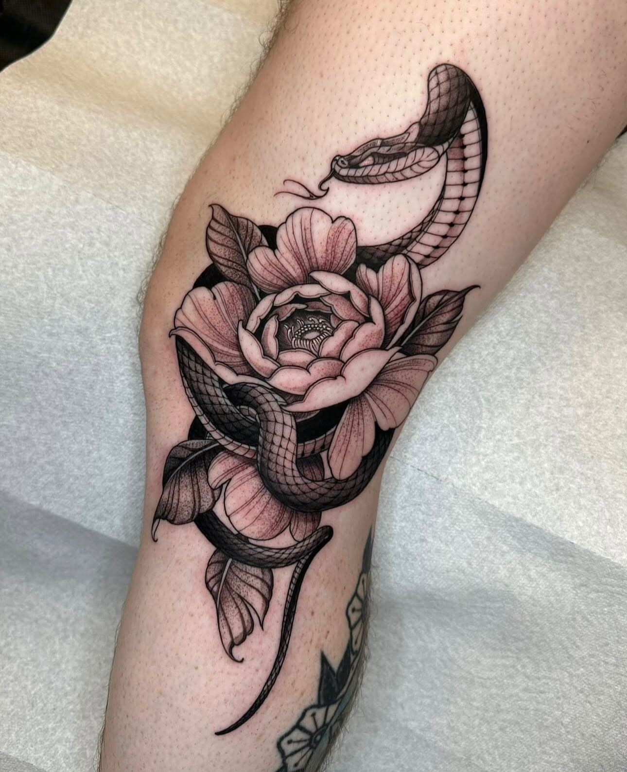 Tattoo by @robbiepina — black_and_grey