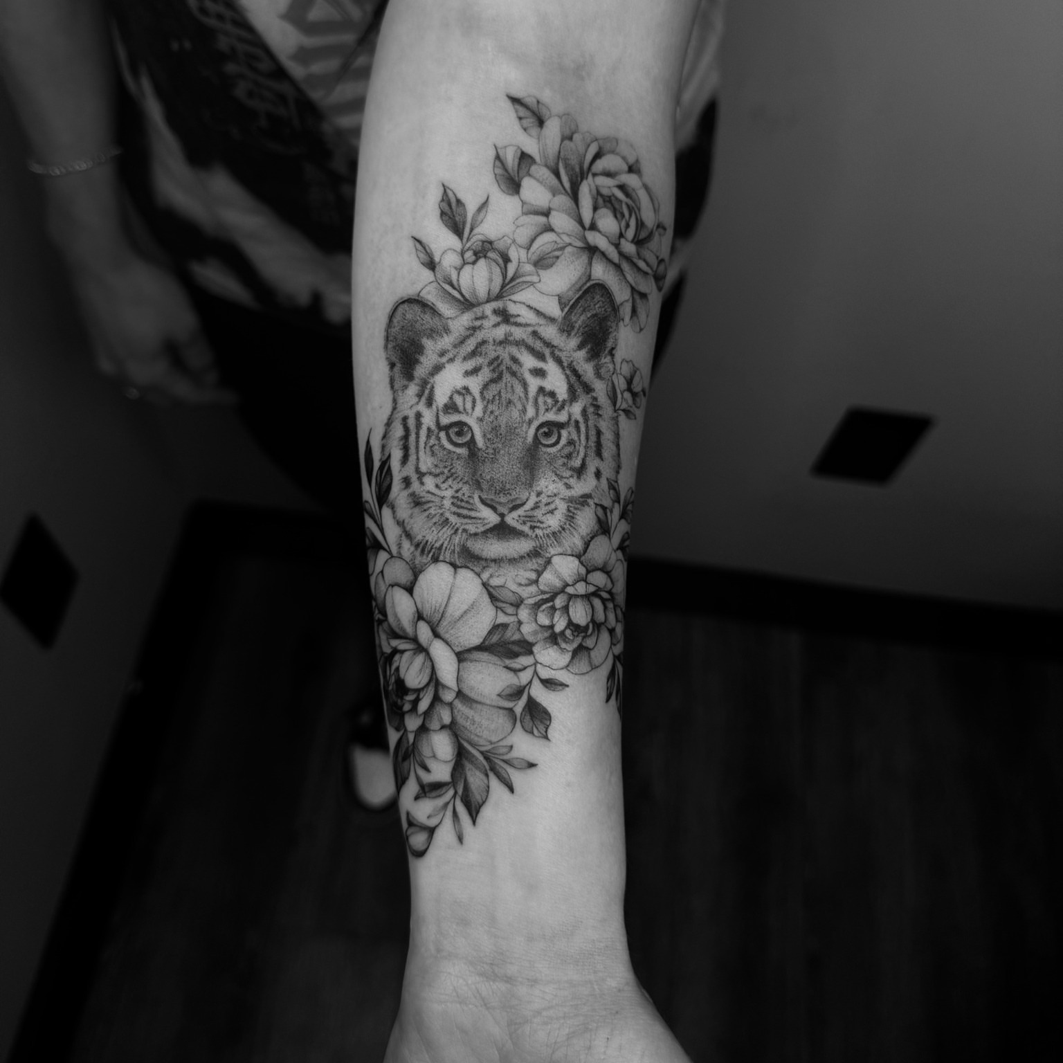 Tattoo by @ninnalopesart — black_and_grey, realism