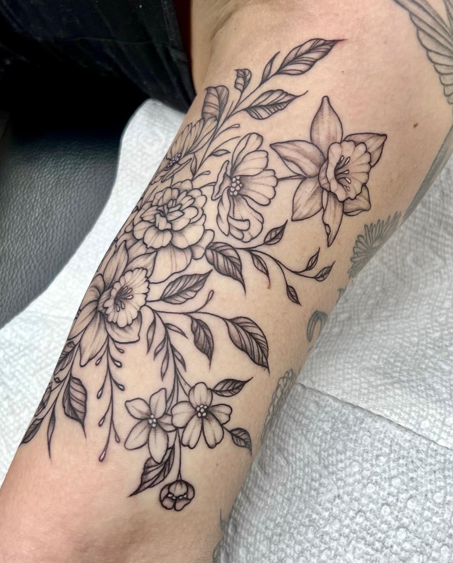 Tattoo by @carsonsmithtats — black_and_grey