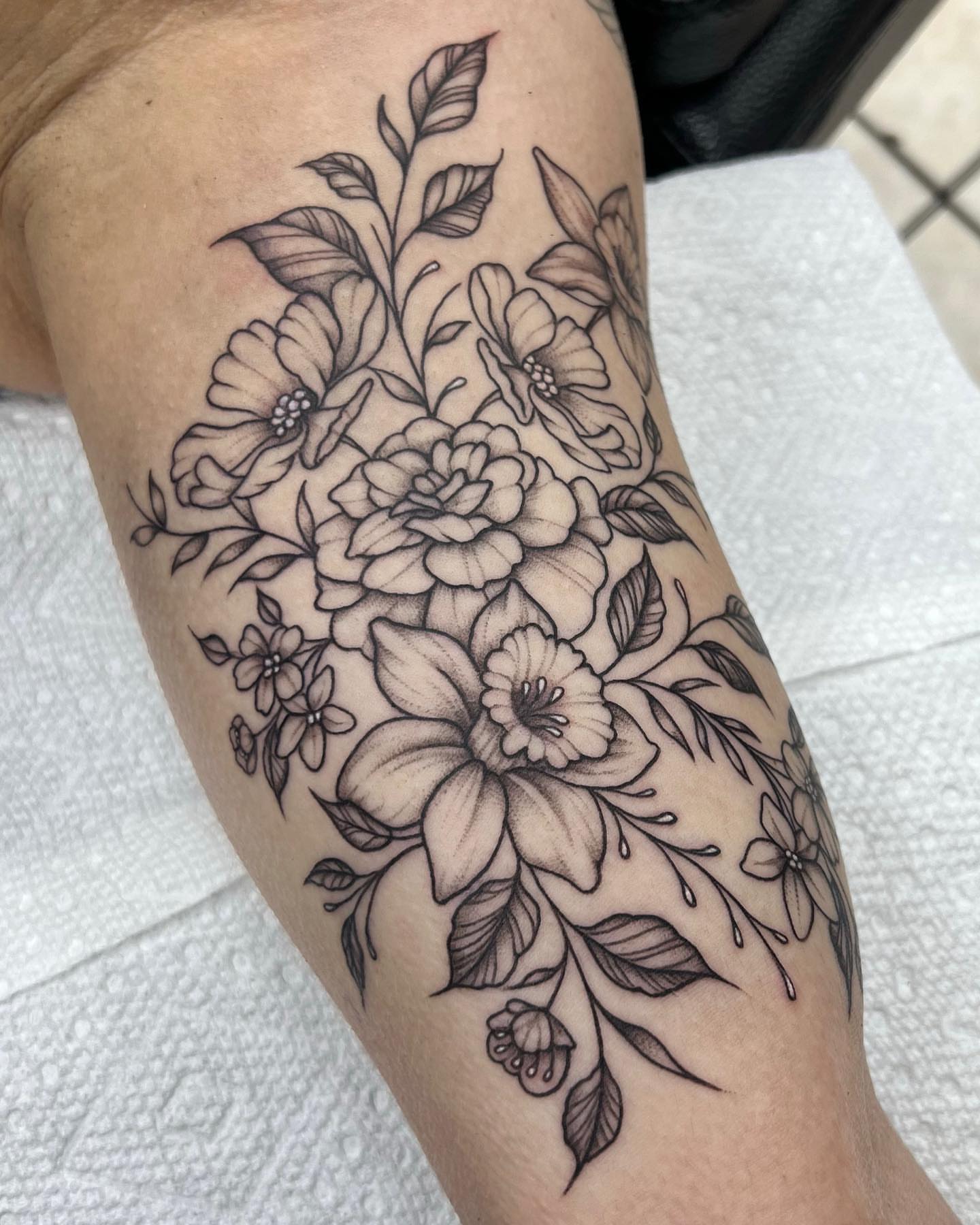 Tattoo by @carsonsmithtats — black_and_grey