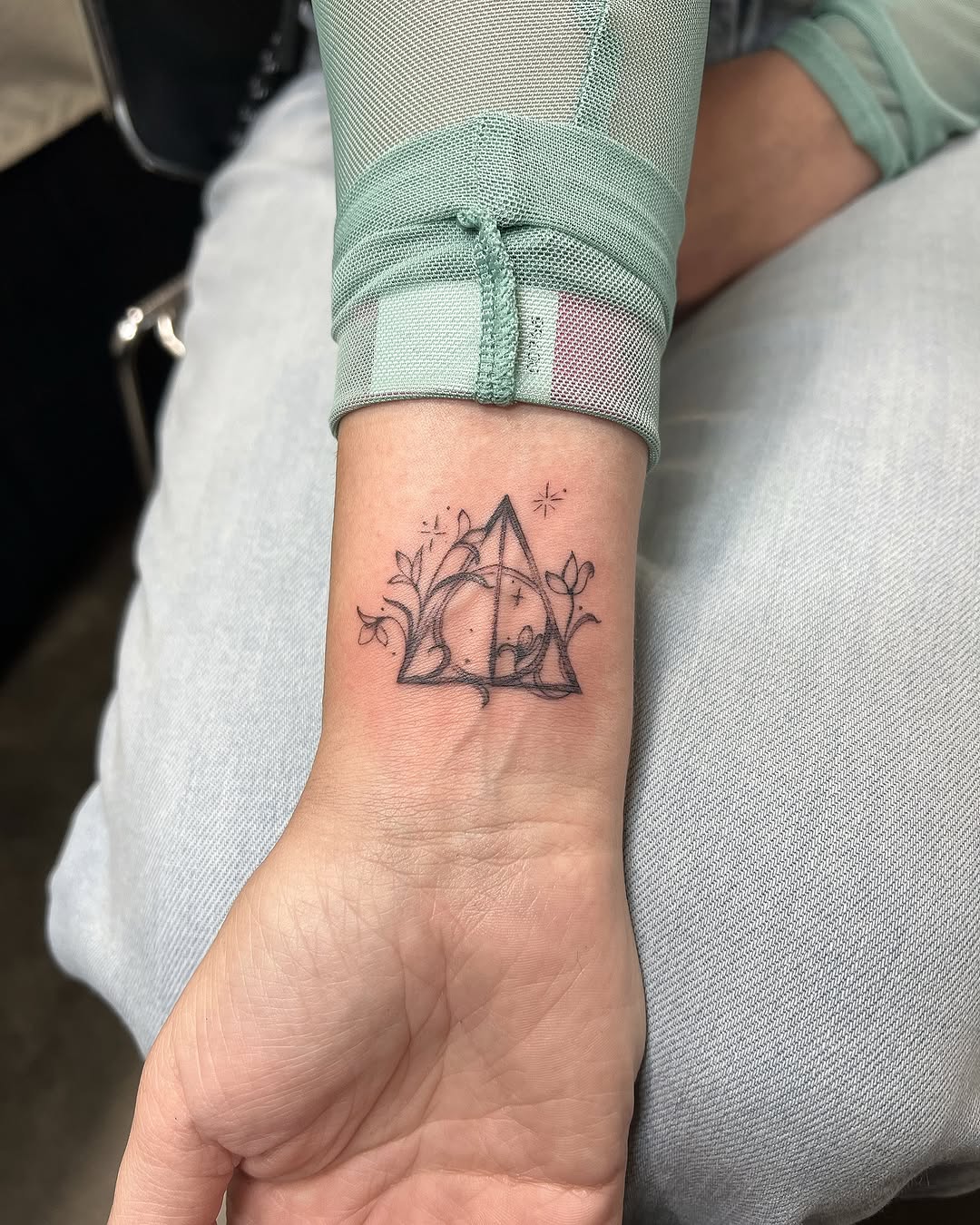 Tattoo by @takyro_finelinetattoo — fine_line, minimalist
