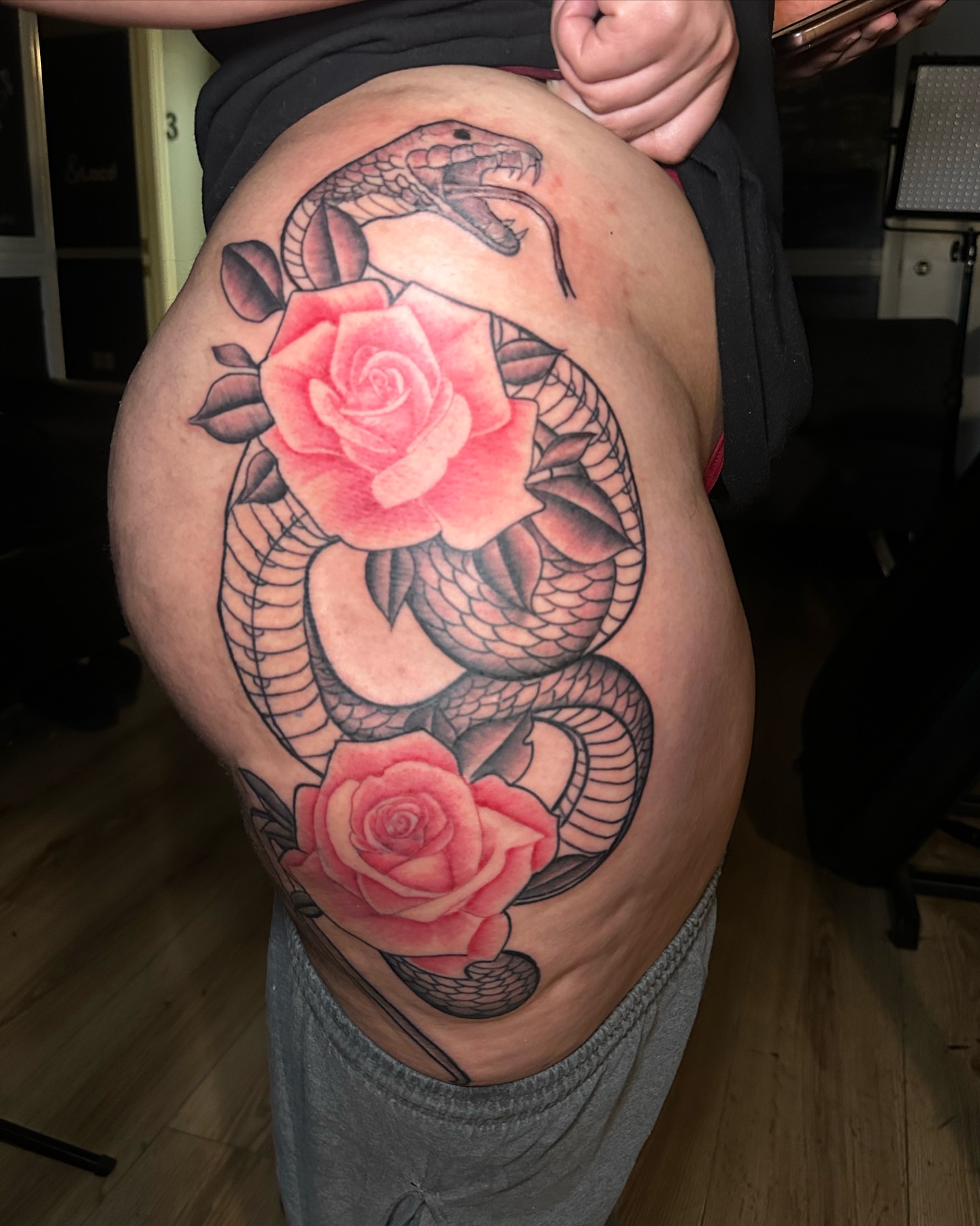 Snake and roses realism tattoo on the thigh by @tattedbytuck