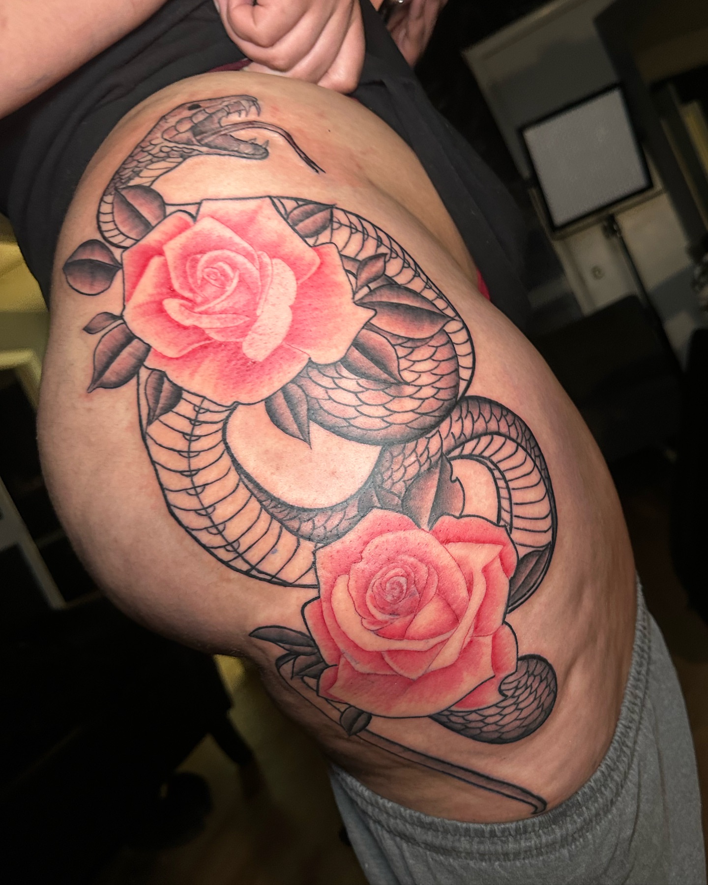 Snake and roses realism tattoo on the shoulder by @tattedbytuck