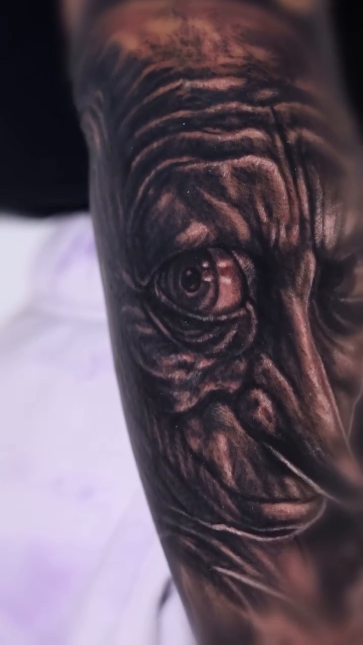 Old man's face realism tattoo by ๐๐๐