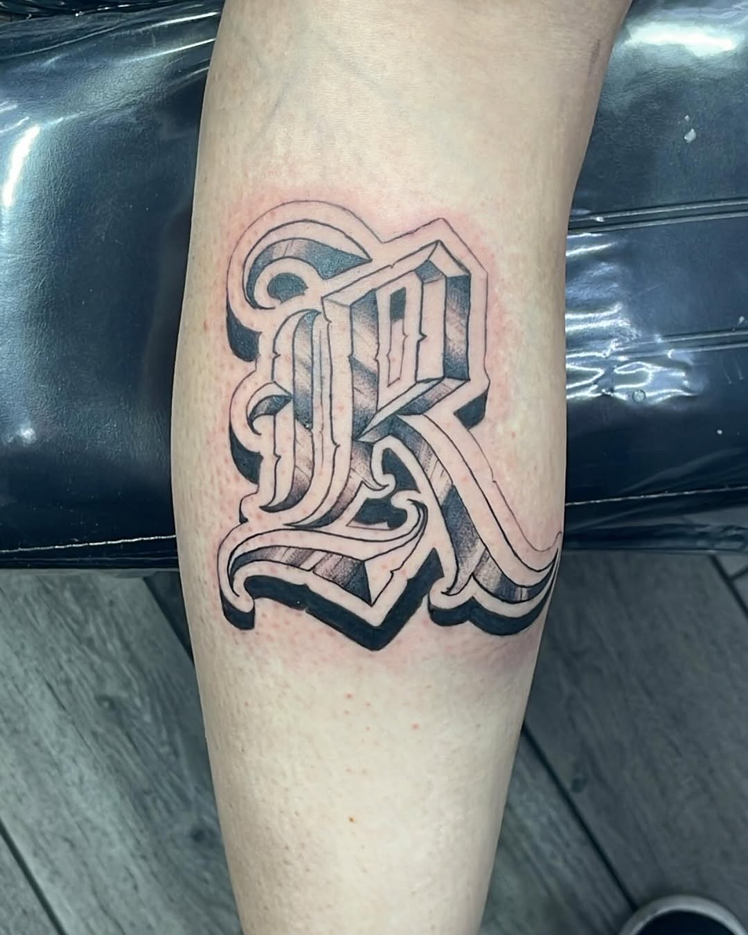 Gothic letter R Chicano tattoo on the forearm by Renzoe_piercingz