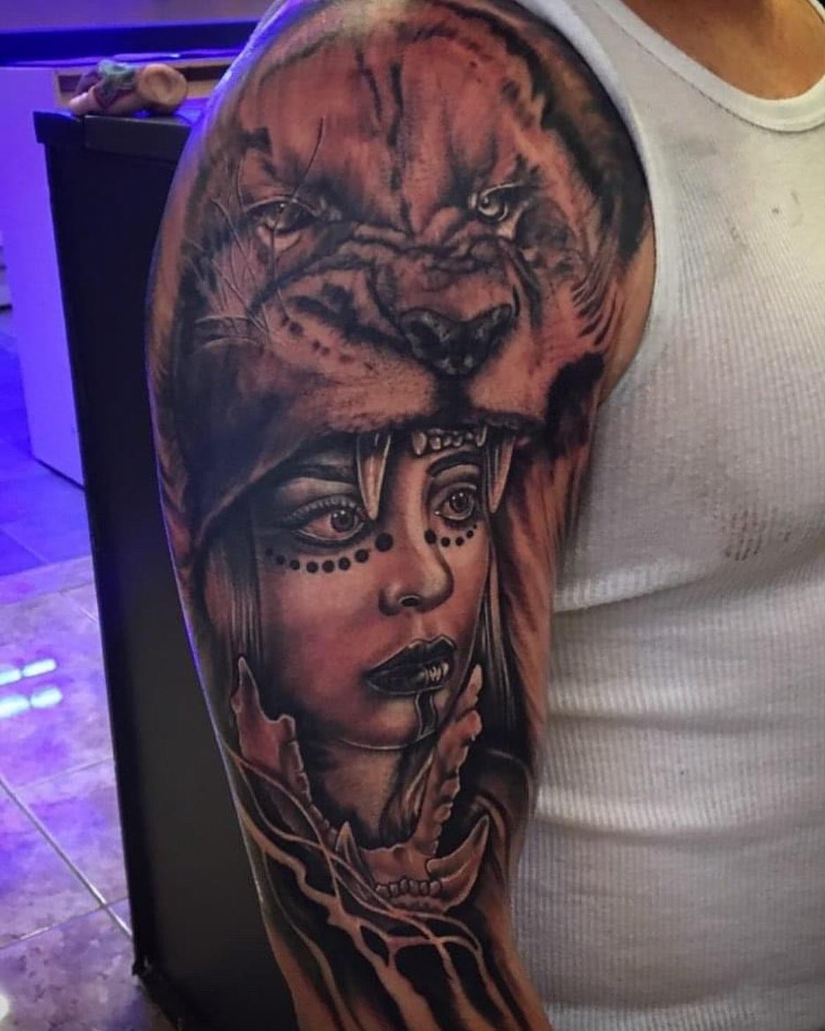 Woman with tiger realism tattoo on the forearm by Tonii Florrez