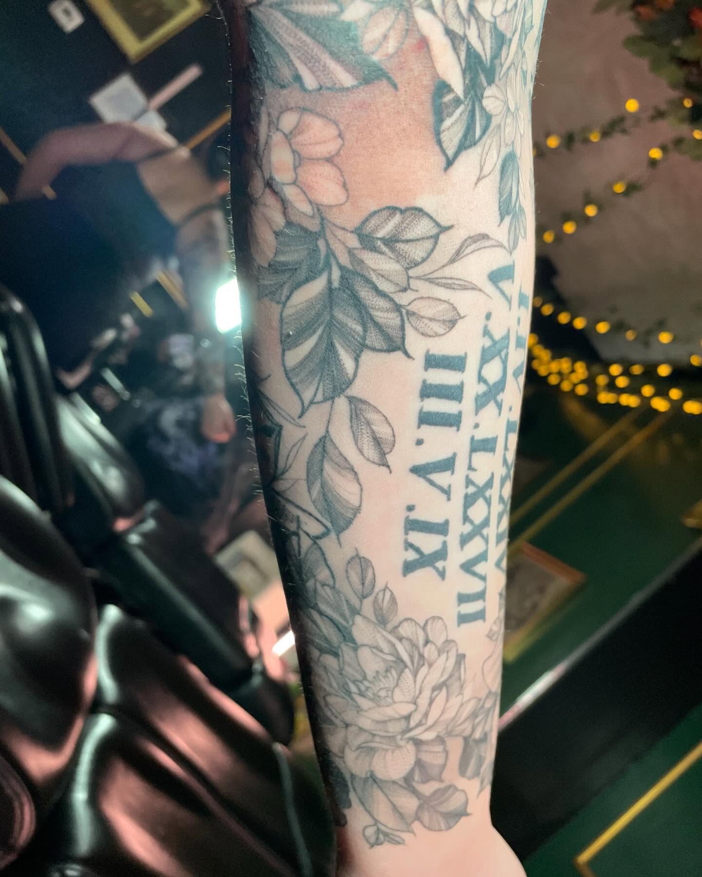 Tattoo by @taybeetattoo — black_and_grey, fine_line