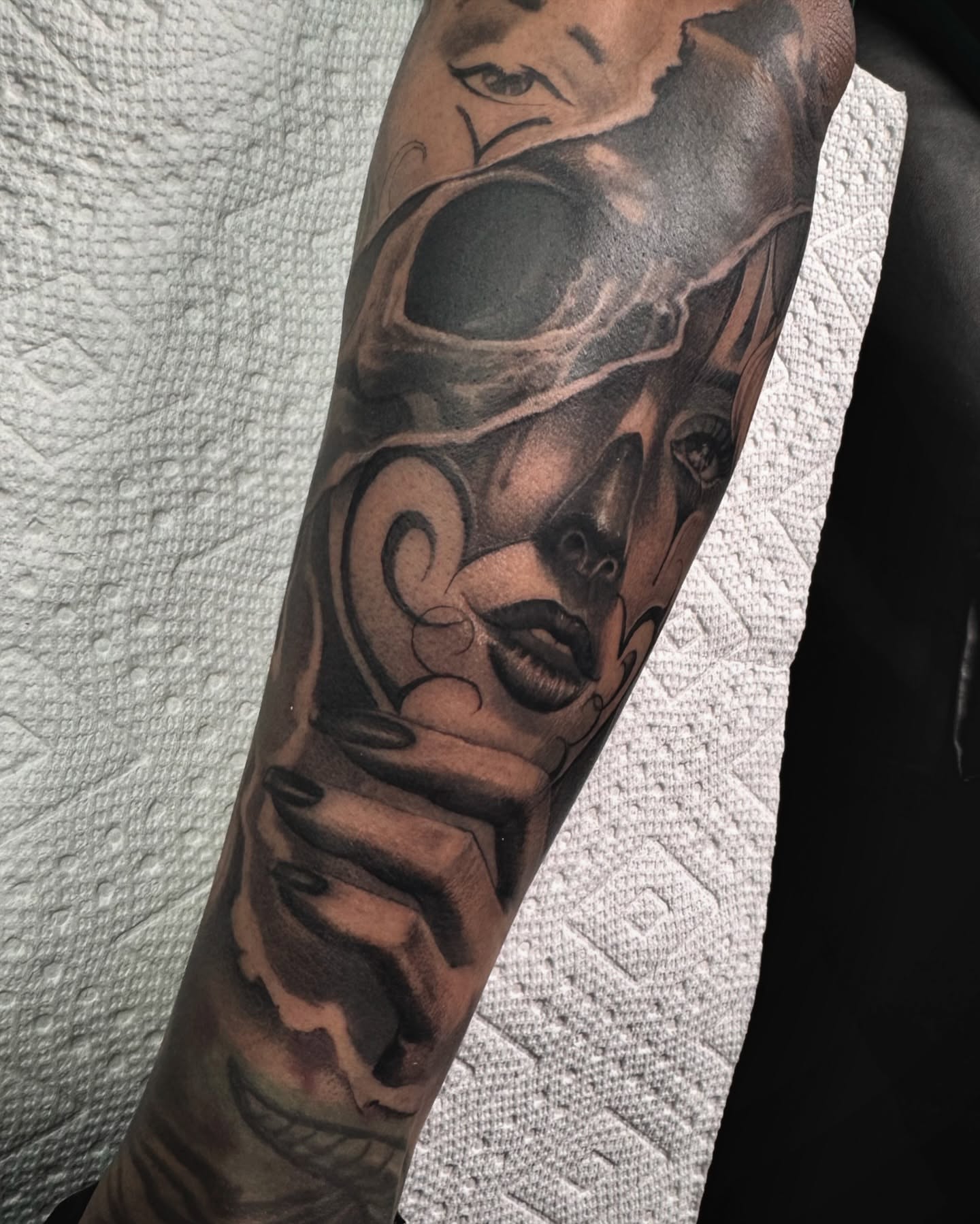 Woman's face realism tattoo on the forearm by ๐ฝ๐๐๐๐๐๐๐ ๐ถ๐๐๐
