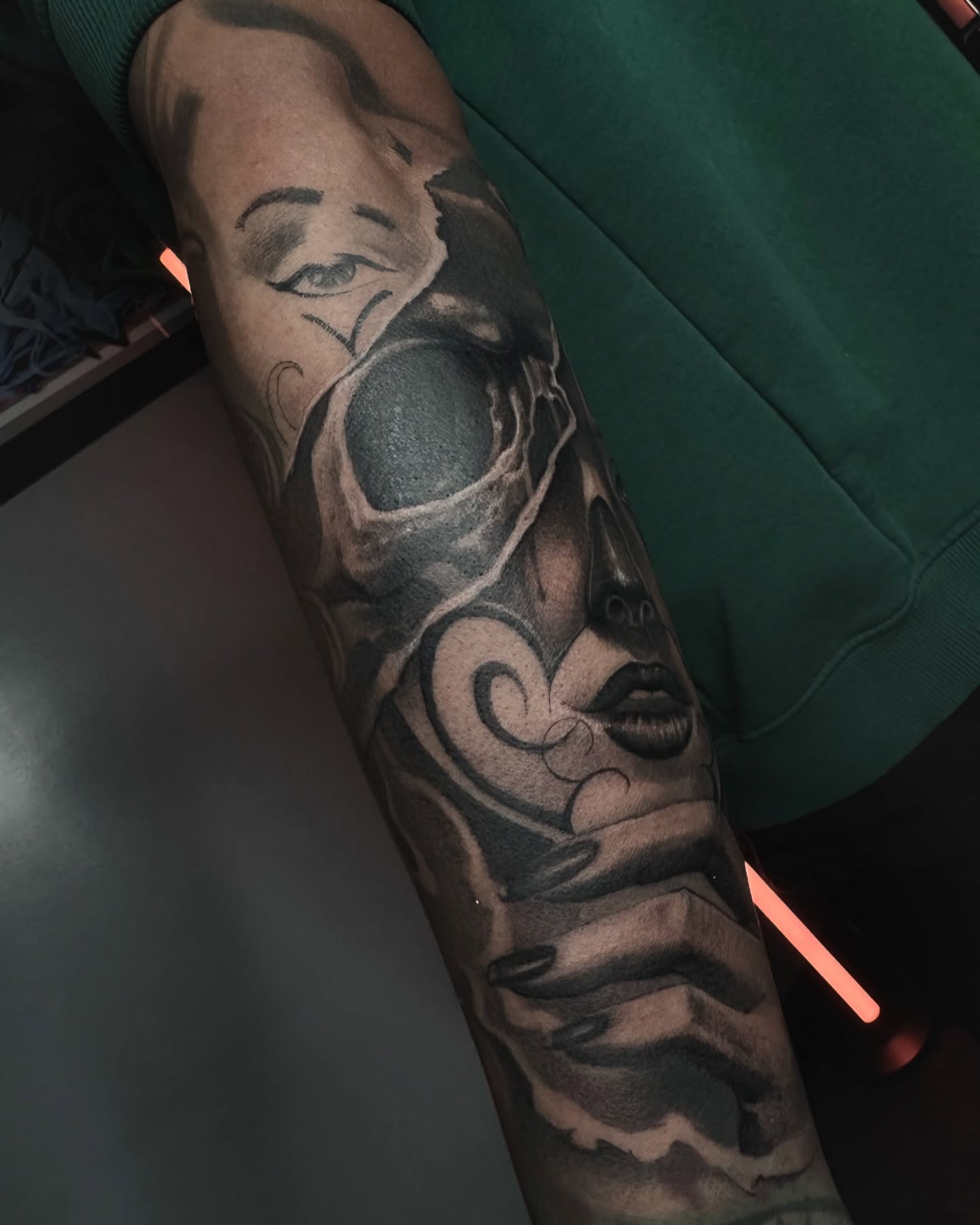 Woman's face realism tattoo on the forearm by ๐ฝ๐๐๐๐๐๐๐ ๐ถ๐๐๐