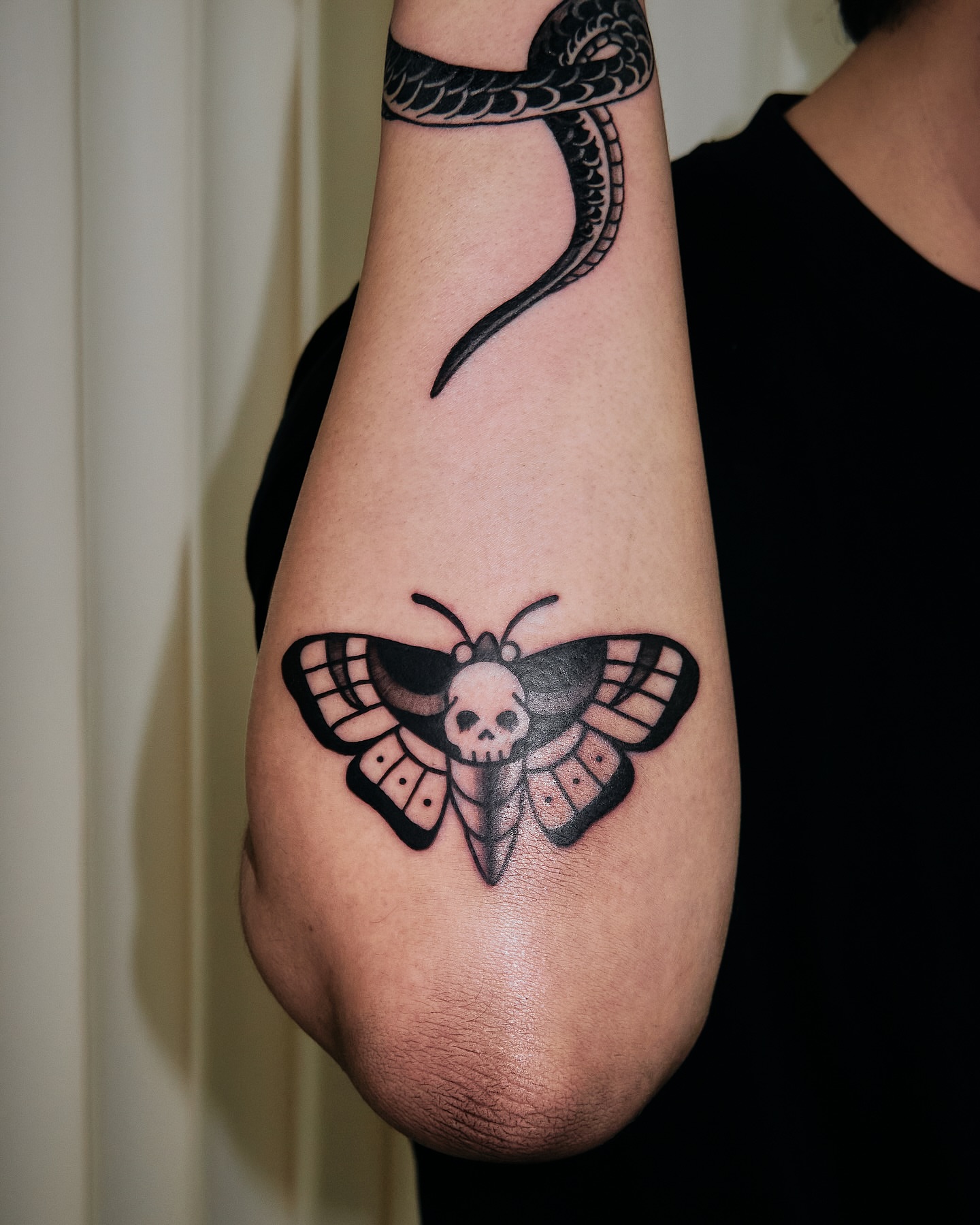 Tattoo by @laukayan_ — black_and_grey